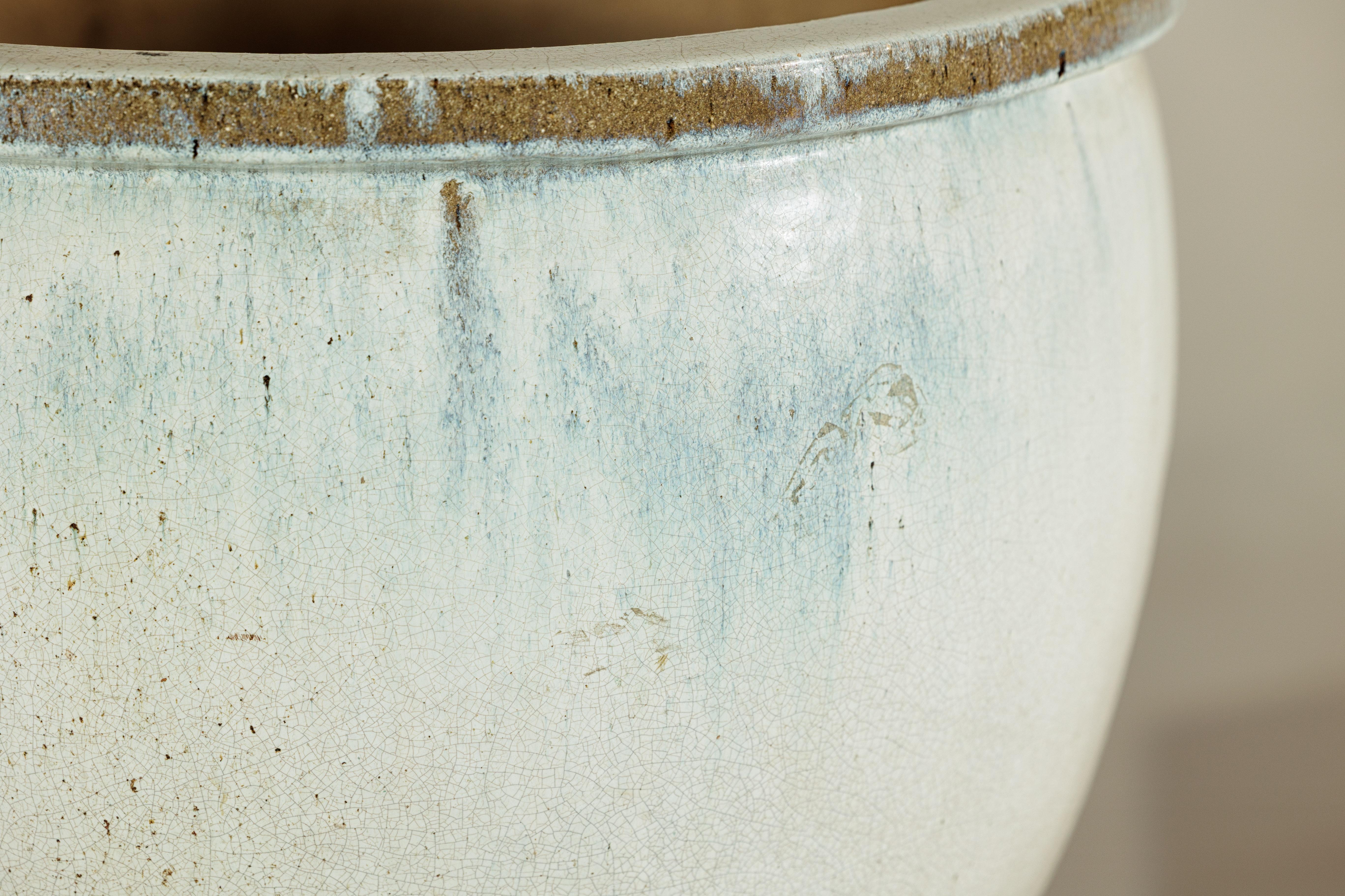 Großes chinesisches Pflanzgefäß aus Keramik mit Craquelé-Glasur aus der Mitte des 20. Jahrhunderts in zartem Weiß im Angebot 7