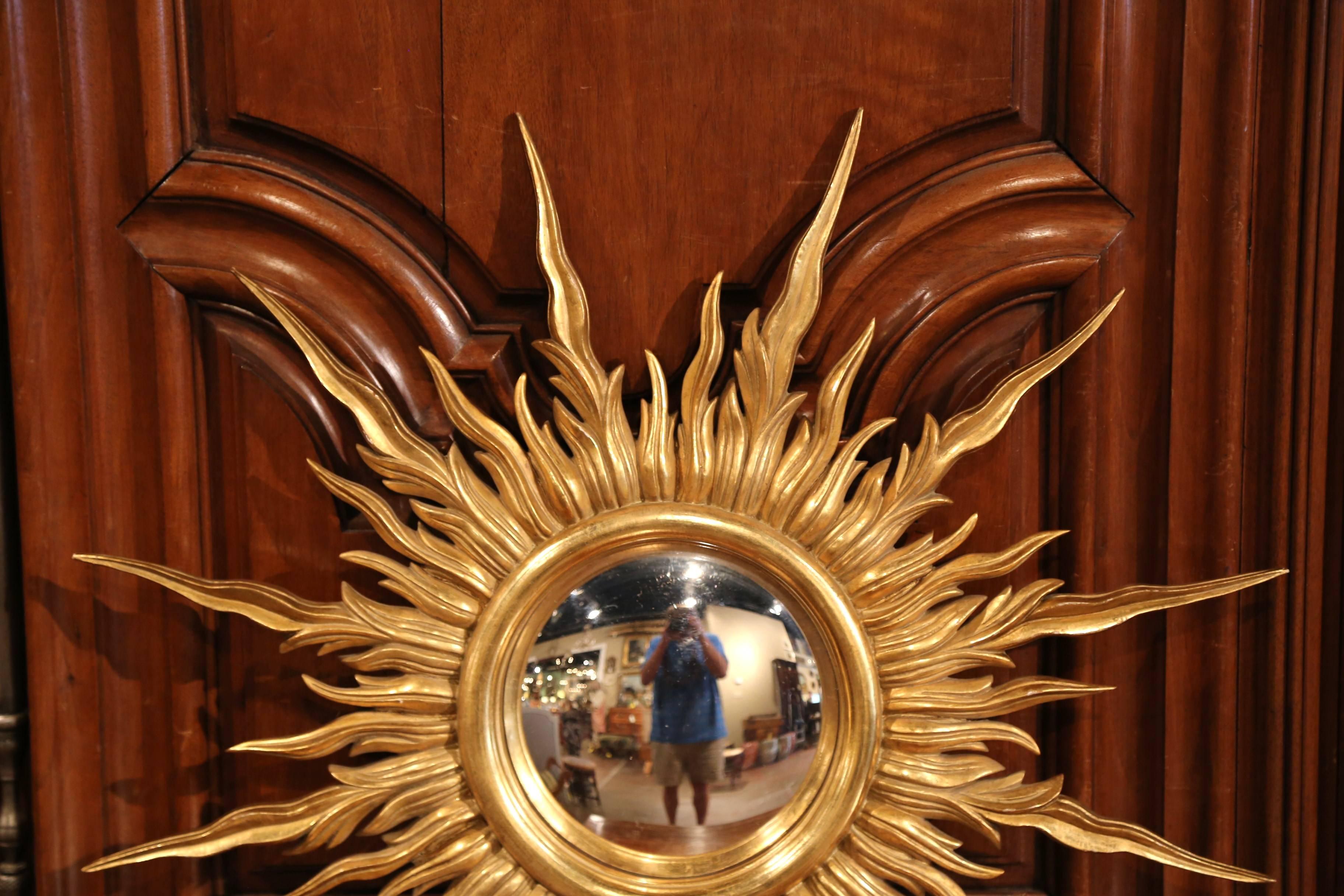Large Mid-20th Century French Carved Sunburst Mirror with Gilt Finish In Excellent Condition In Dallas, TX