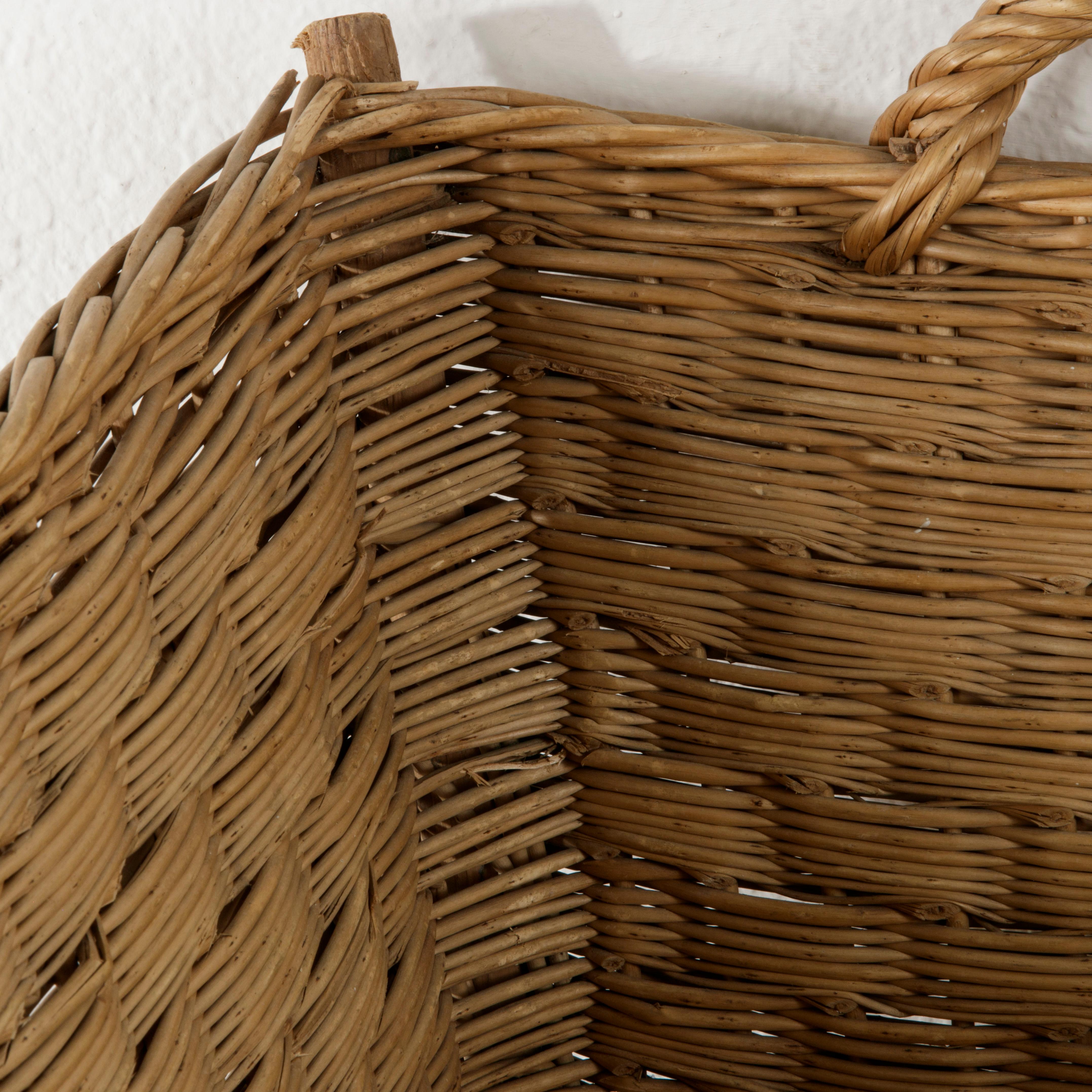 Large Mid-20th Century French Handwoven Rattan and Wooden Laundry Basket 3