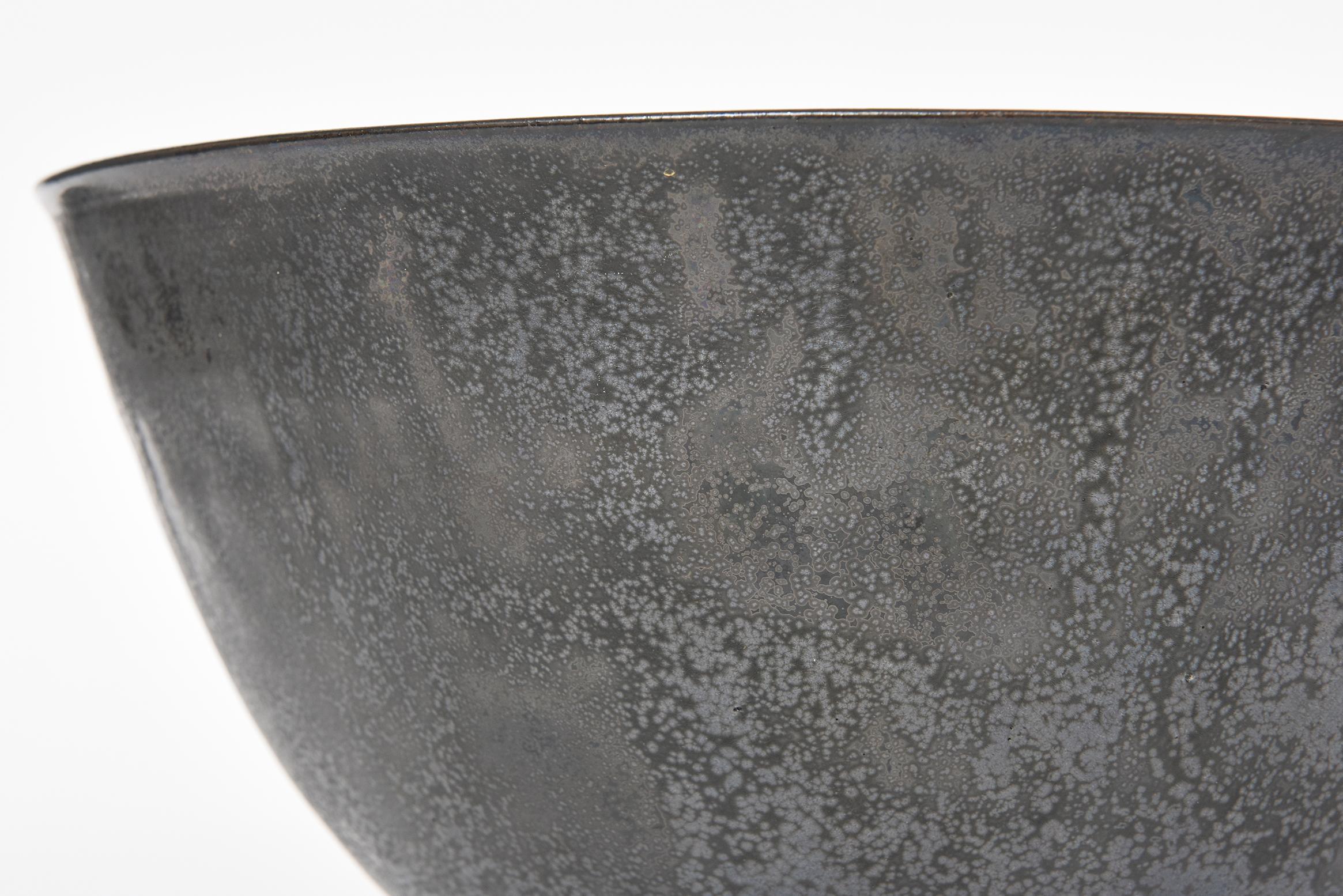Large Mid 20th Century Gertrud and Otto Natzler Signed Gunmetal Bowl For Sale 5