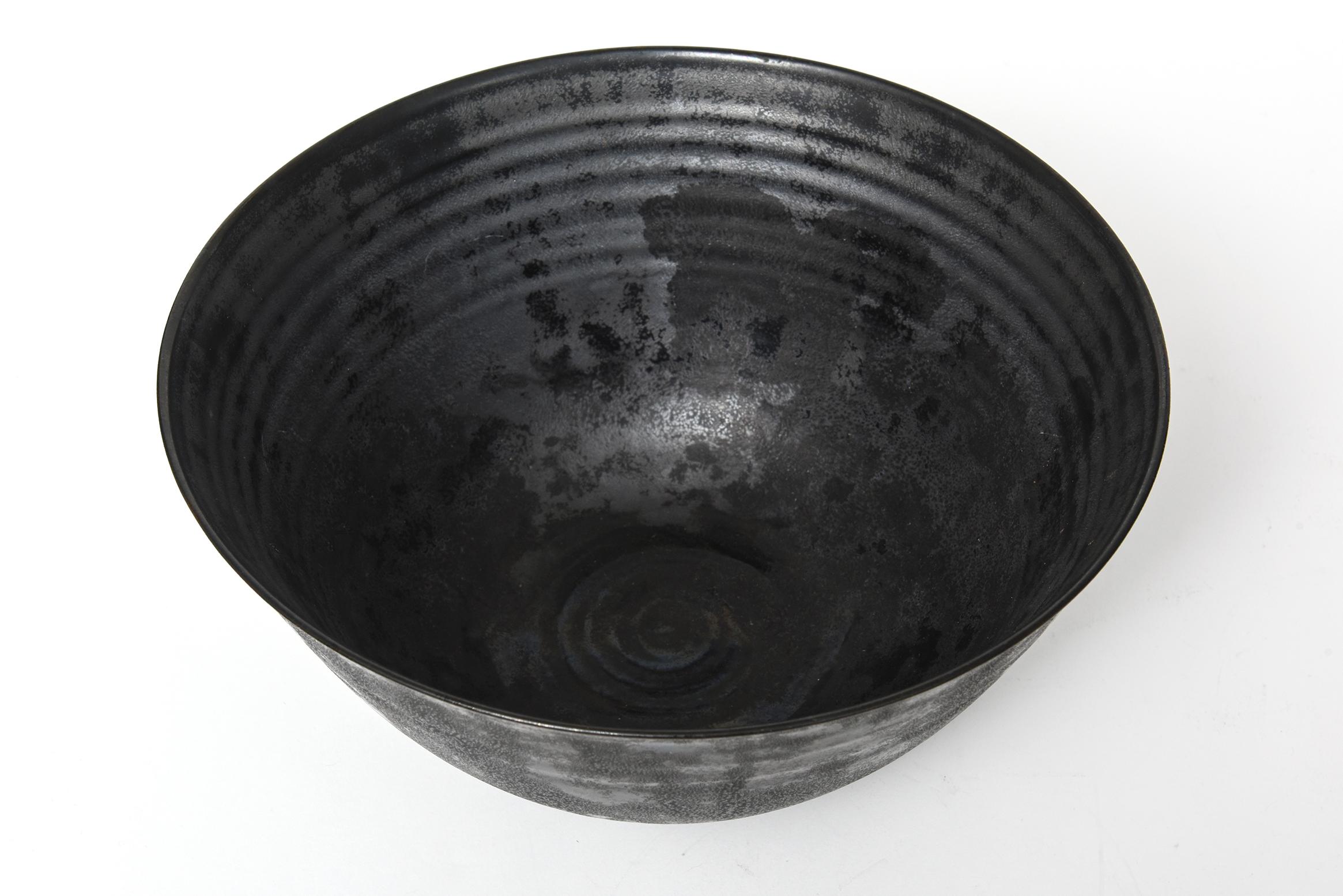 Pottery Large Mid 20th Century Gertrud and Otto Natzler Signed Gunmetal Bowl For Sale