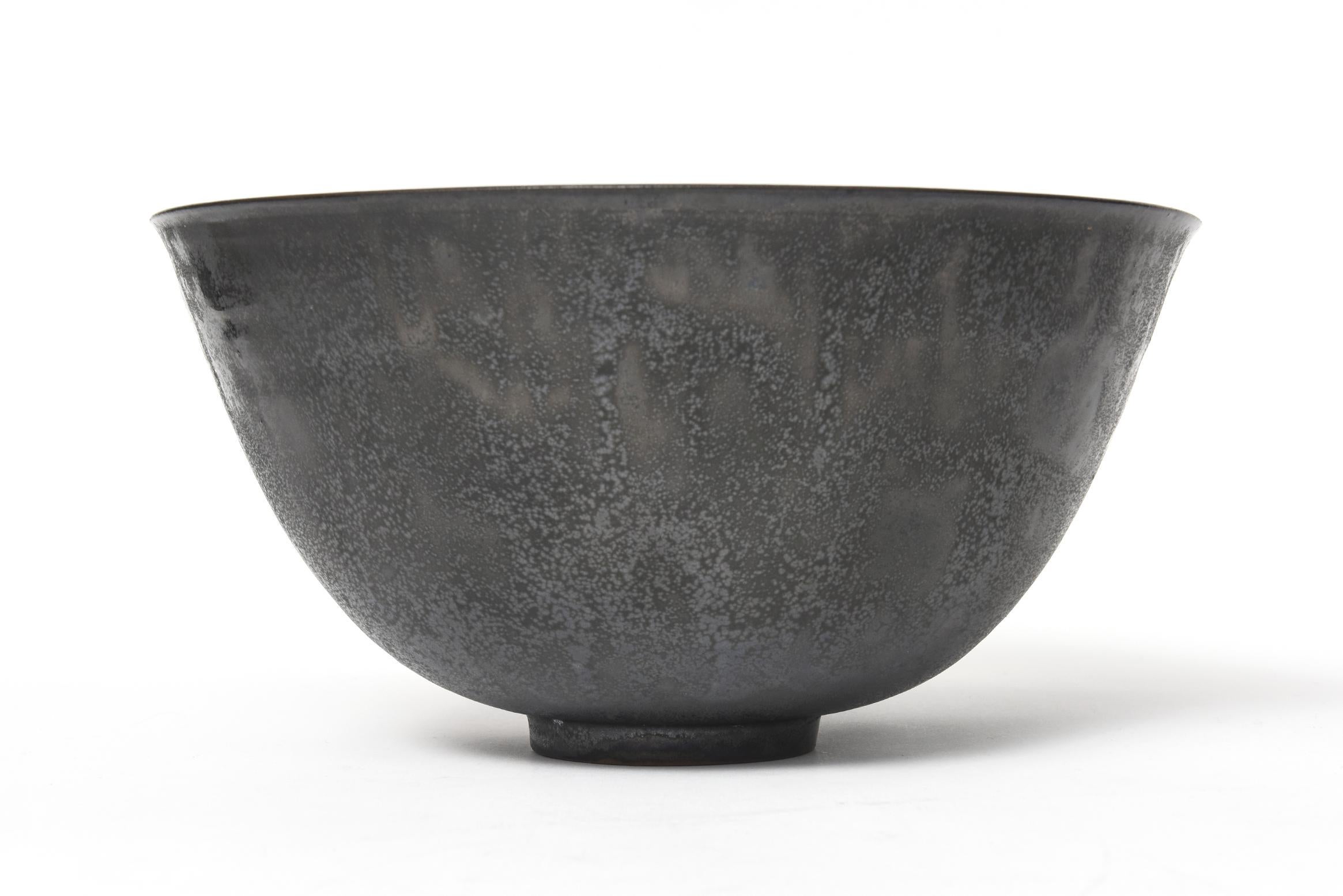 Large Mid 20th Century Gertrud and Otto Natzler Signed Gunmetal Bowl For Sale 1