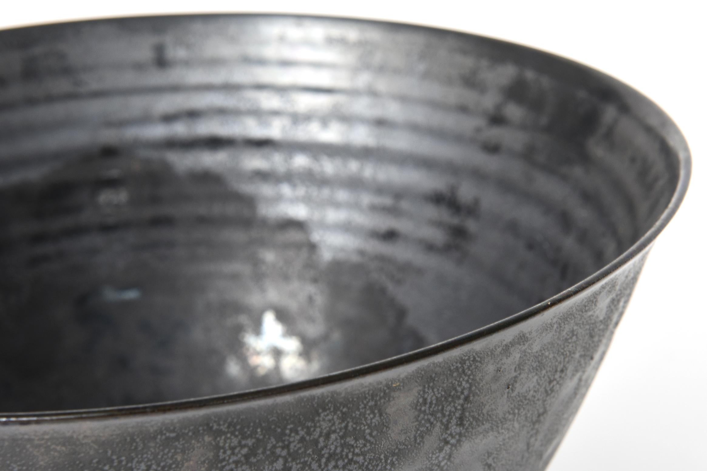Large Mid 20th Century Gertrud and Otto Natzler Signed Gunmetal Bowl For Sale 2