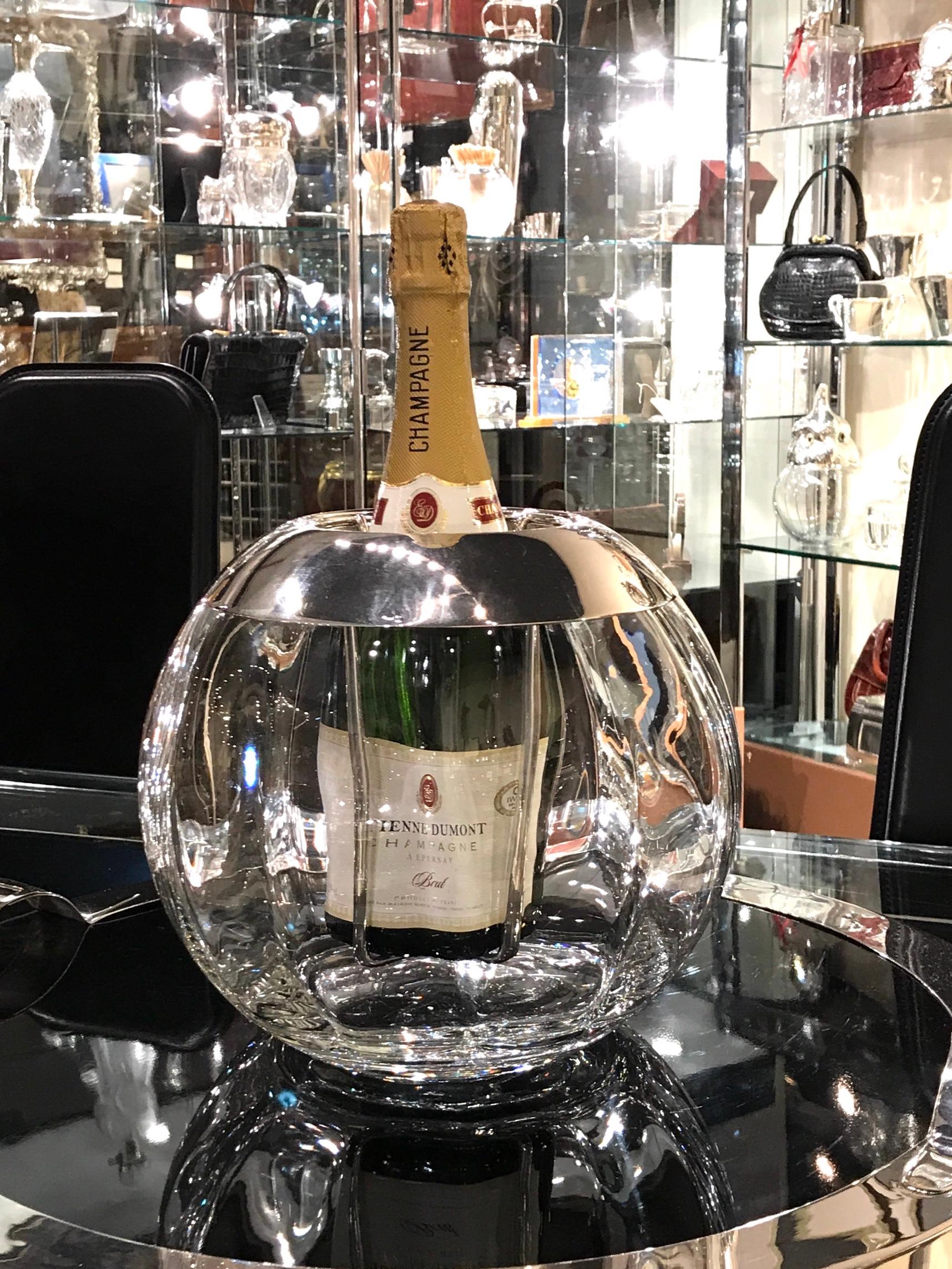 italien Grand globe réfrigérant à champagne ou à vin du milieu du 20e siècle Italien, vers 1970 en vente