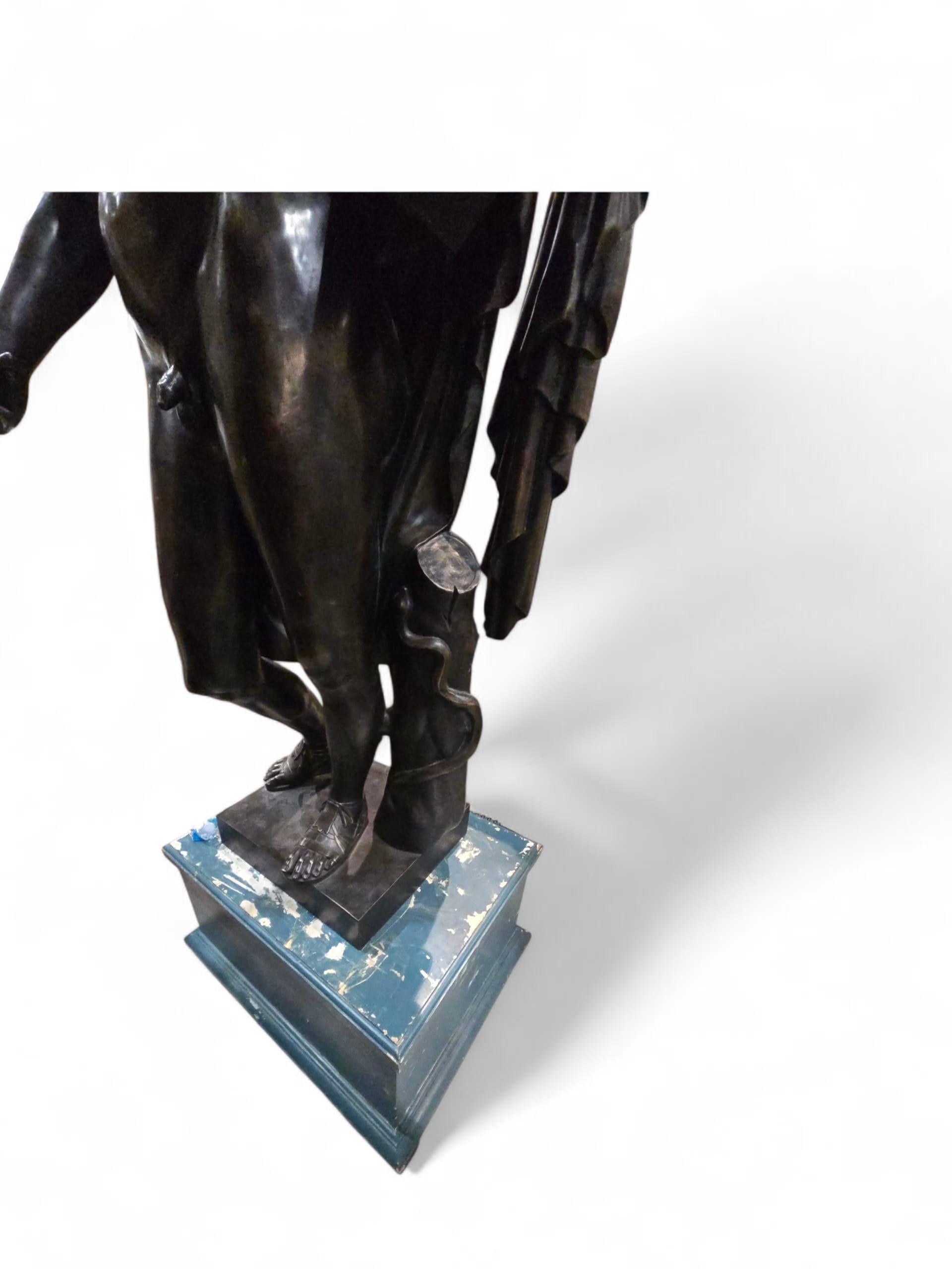 Bronzo Grande scultura greca in bronzo di Apollo con lira della metà del XX secolo in vendita