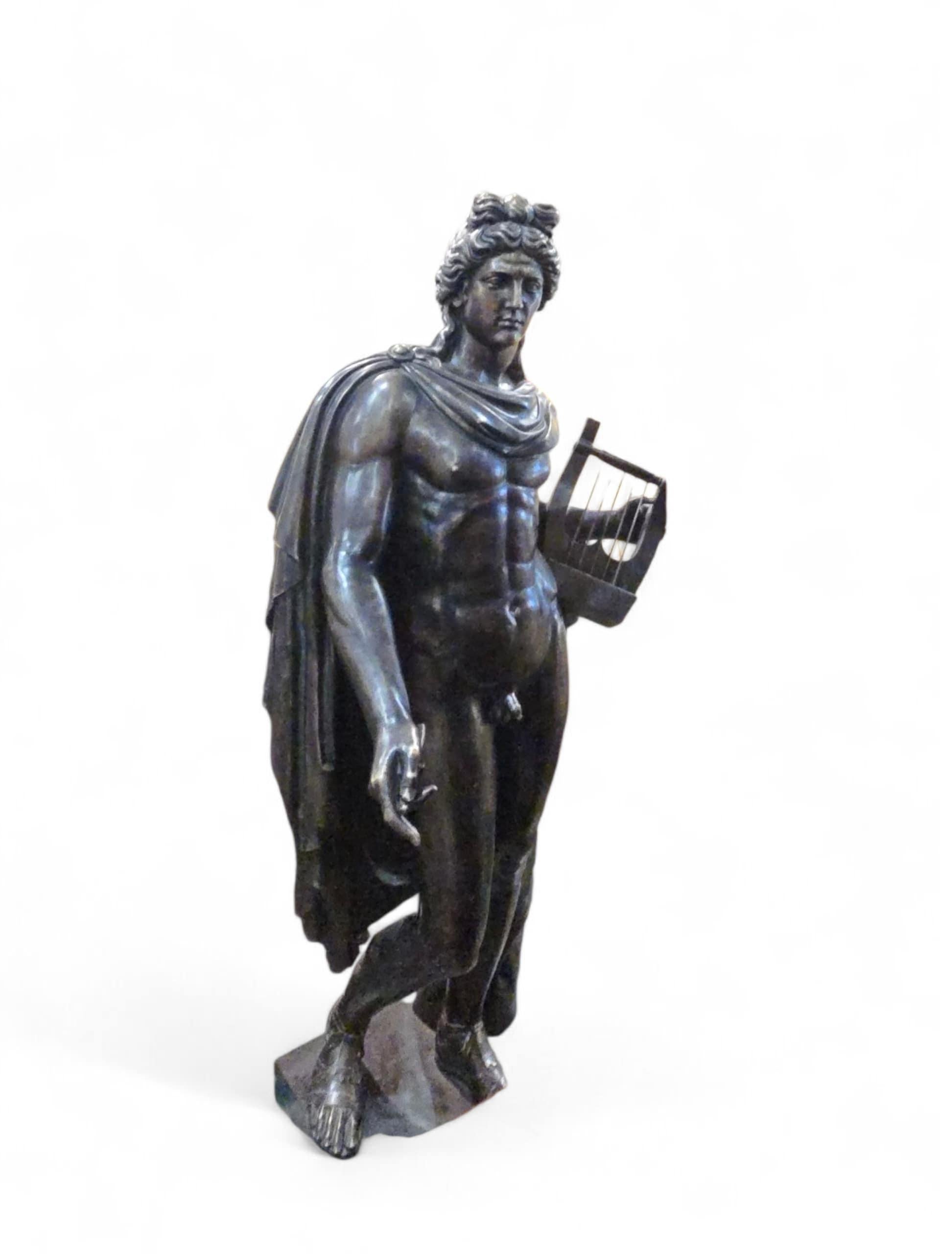 Grande scultura greca in bronzo di Apollo con lira della metà del XX secolo in vendita 1