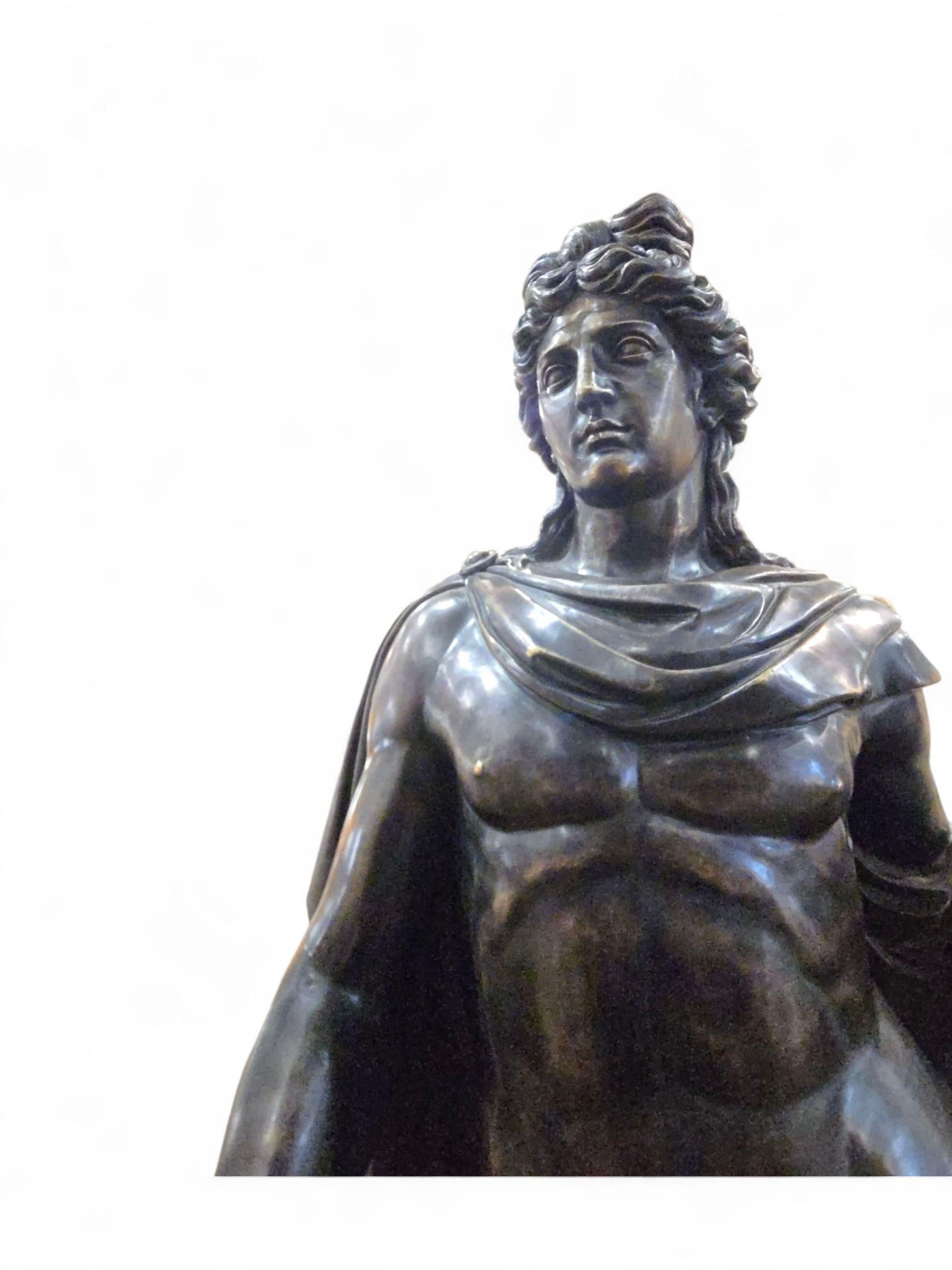 Grande scultura greca in bronzo di Apollo con lira della metà del XX secolo in vendita 2