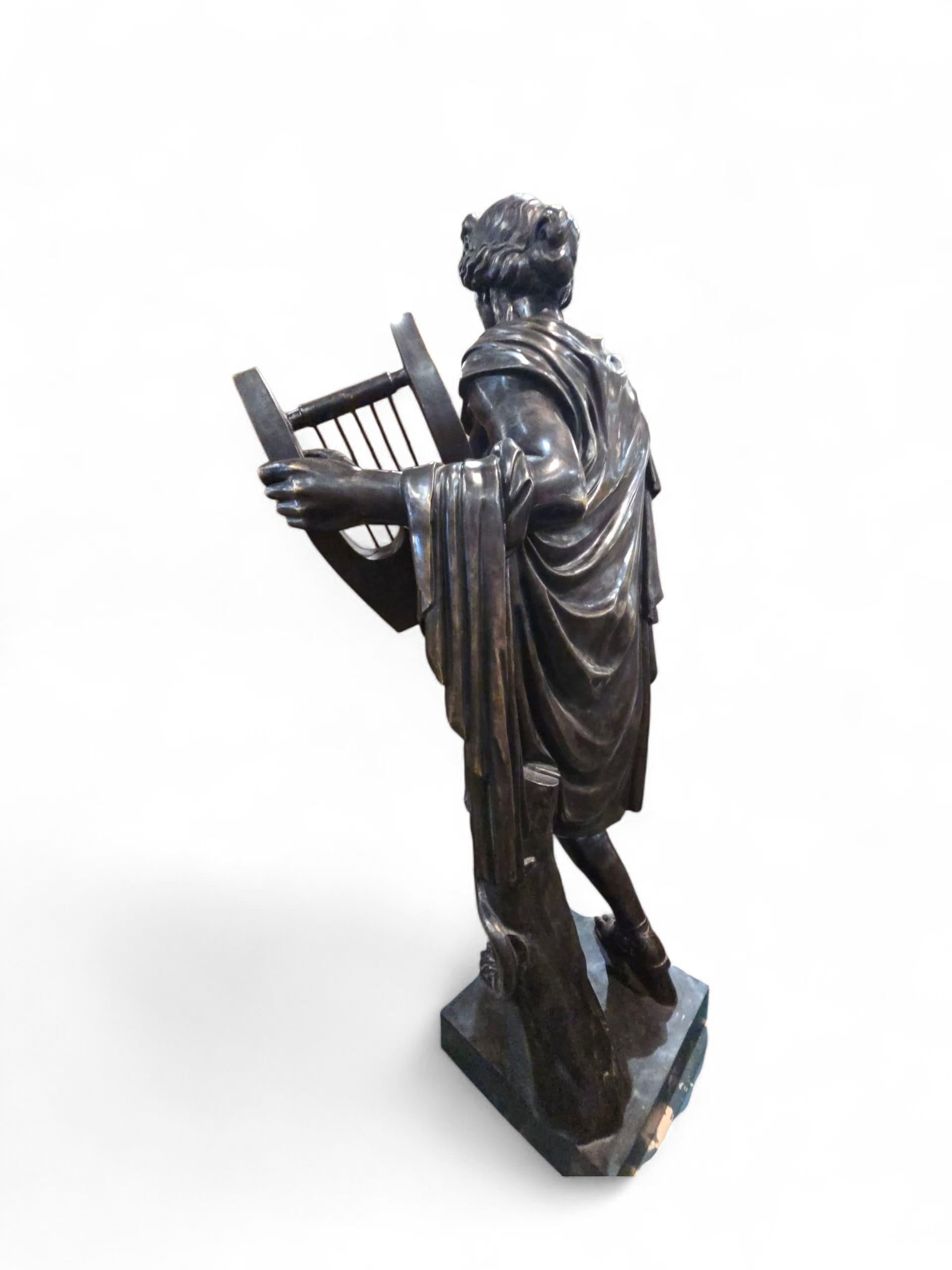 Grande scultura greca in bronzo di Apollo con lira della metà del XX secolo in vendita 3