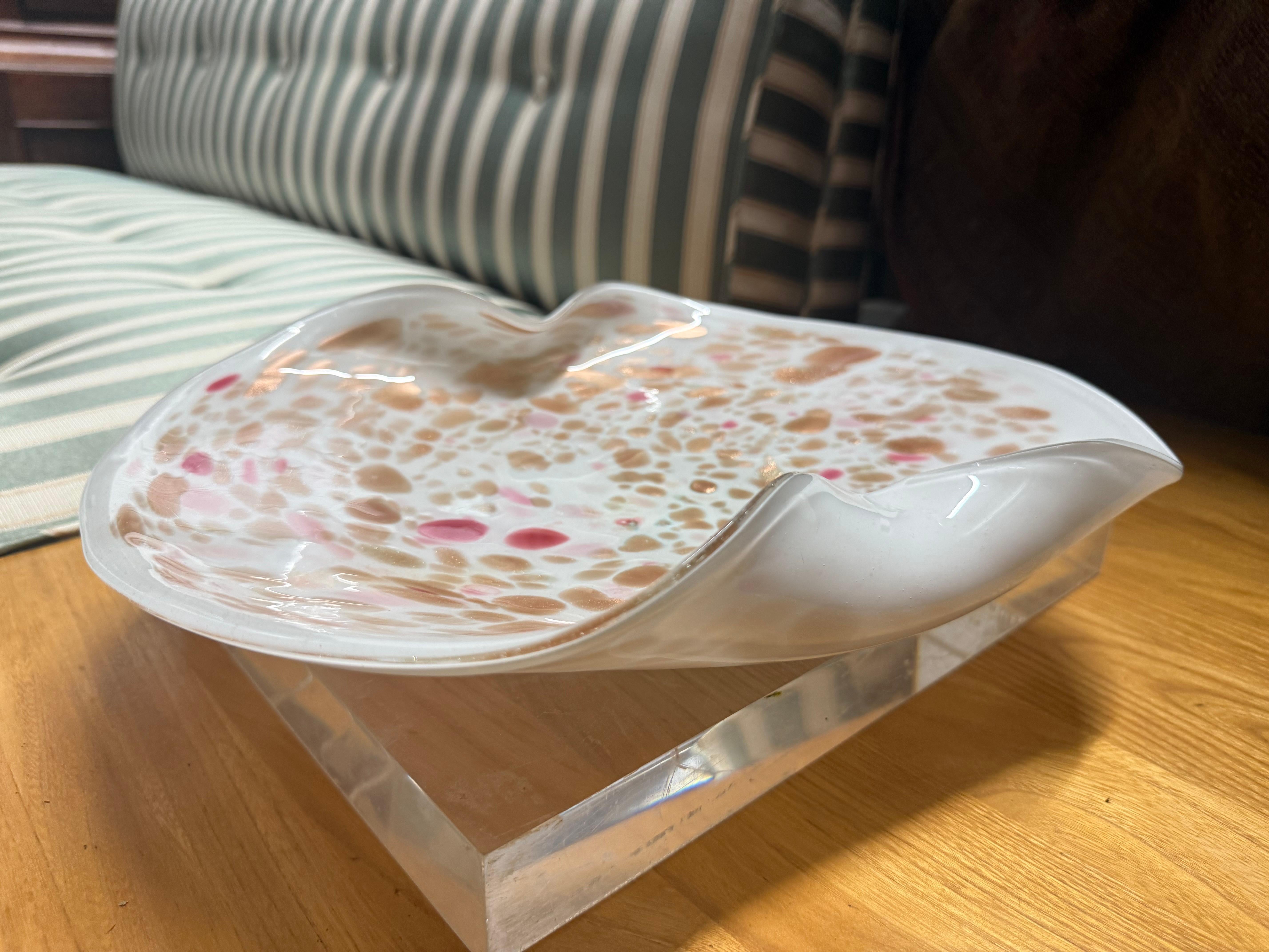 Grande Murano della metà del XX secolo  Ciotola Foldes in oro bianco e rosa in vendita 4