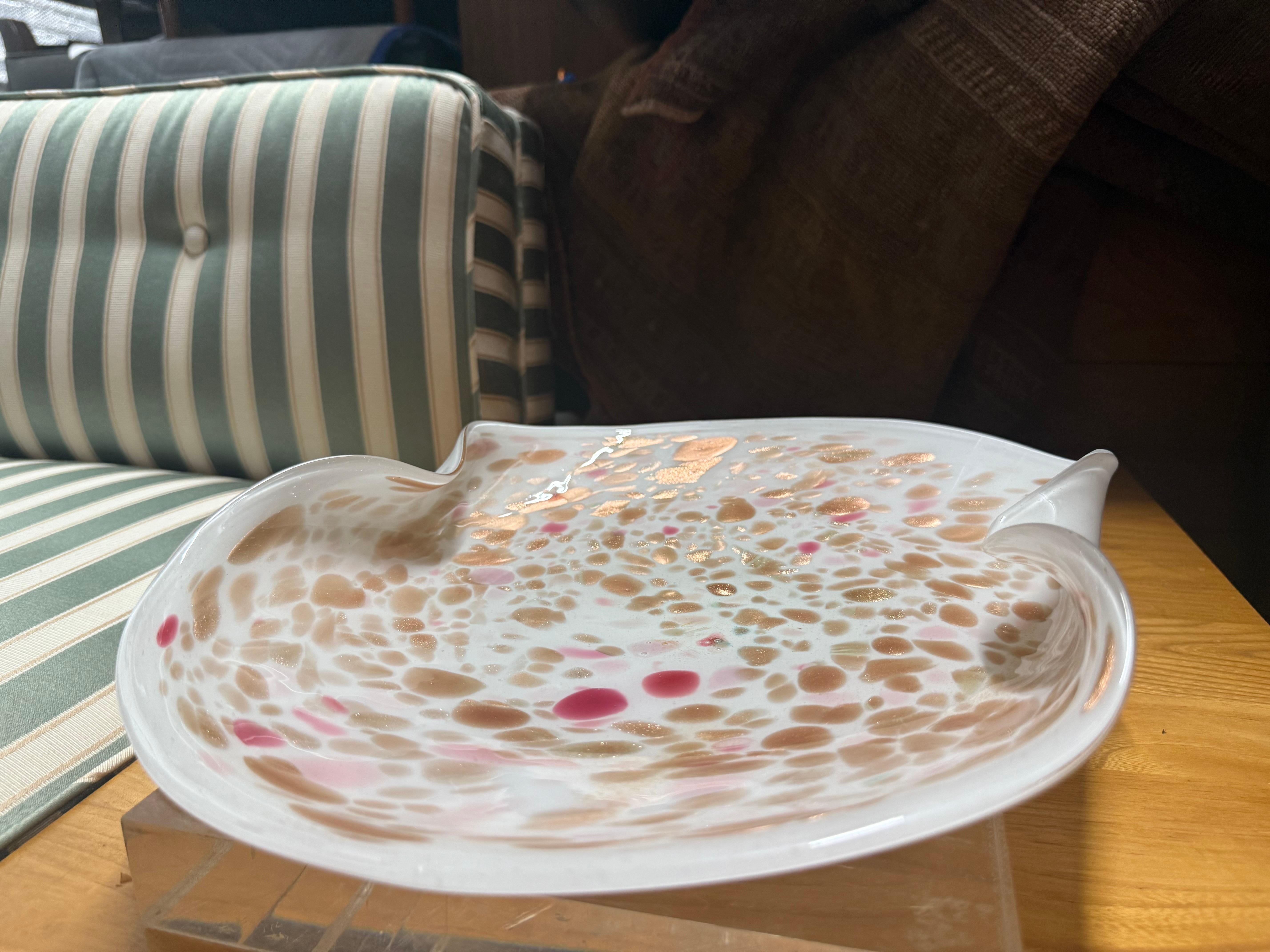 Grande Murano della metà del XX secolo  Ciotola Foldes in oro bianco e rosa in vendita 1
