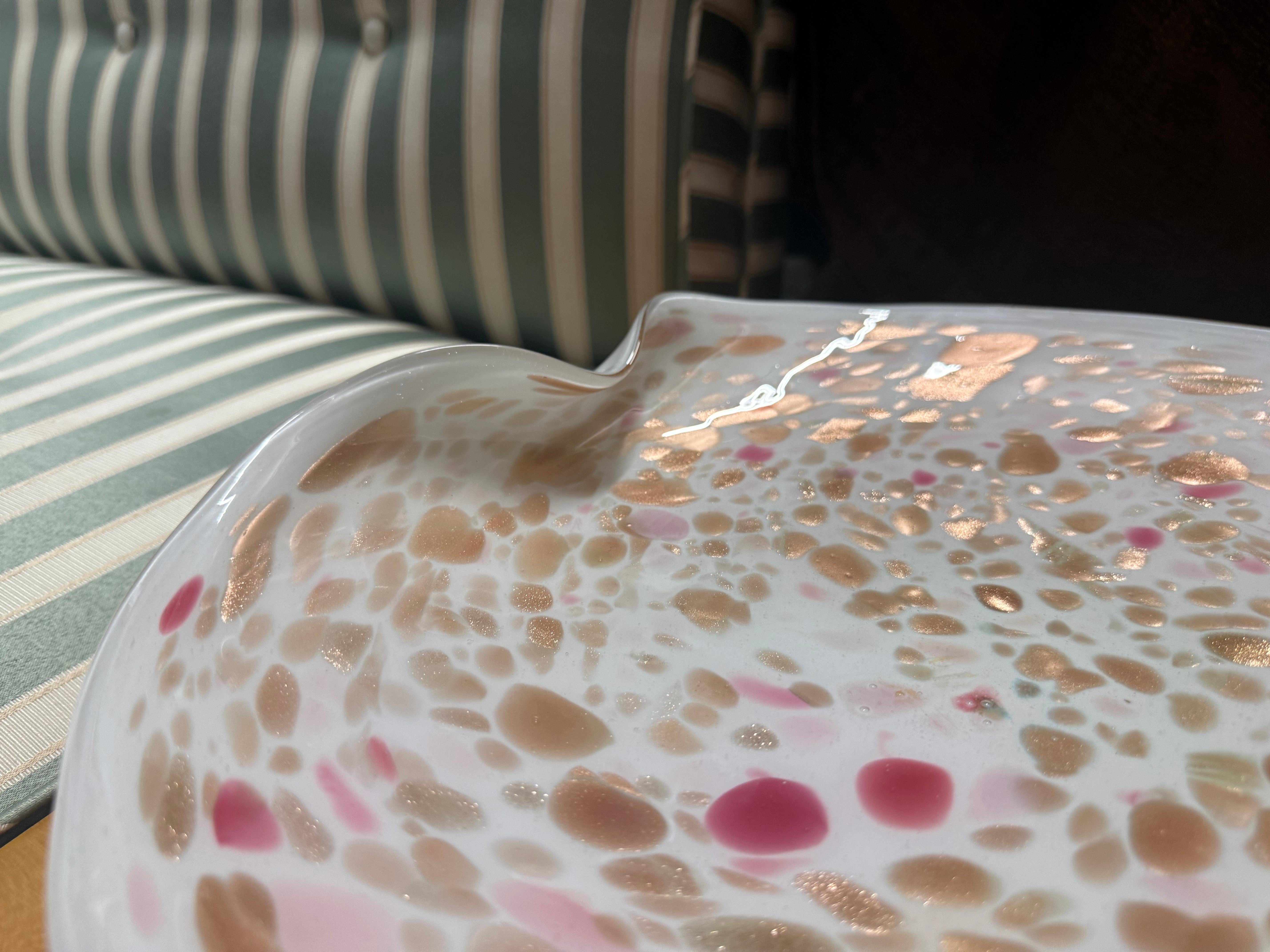 Grande Murano della metà del XX secolo  Ciotola Foldes in oro bianco e rosa in vendita 2