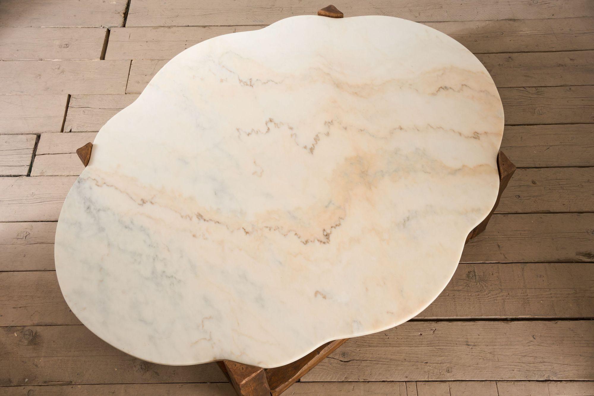 Grande table basse en chêne et pierre polie du milieu du 20e siècle Bon état - En vente à Malton, GB