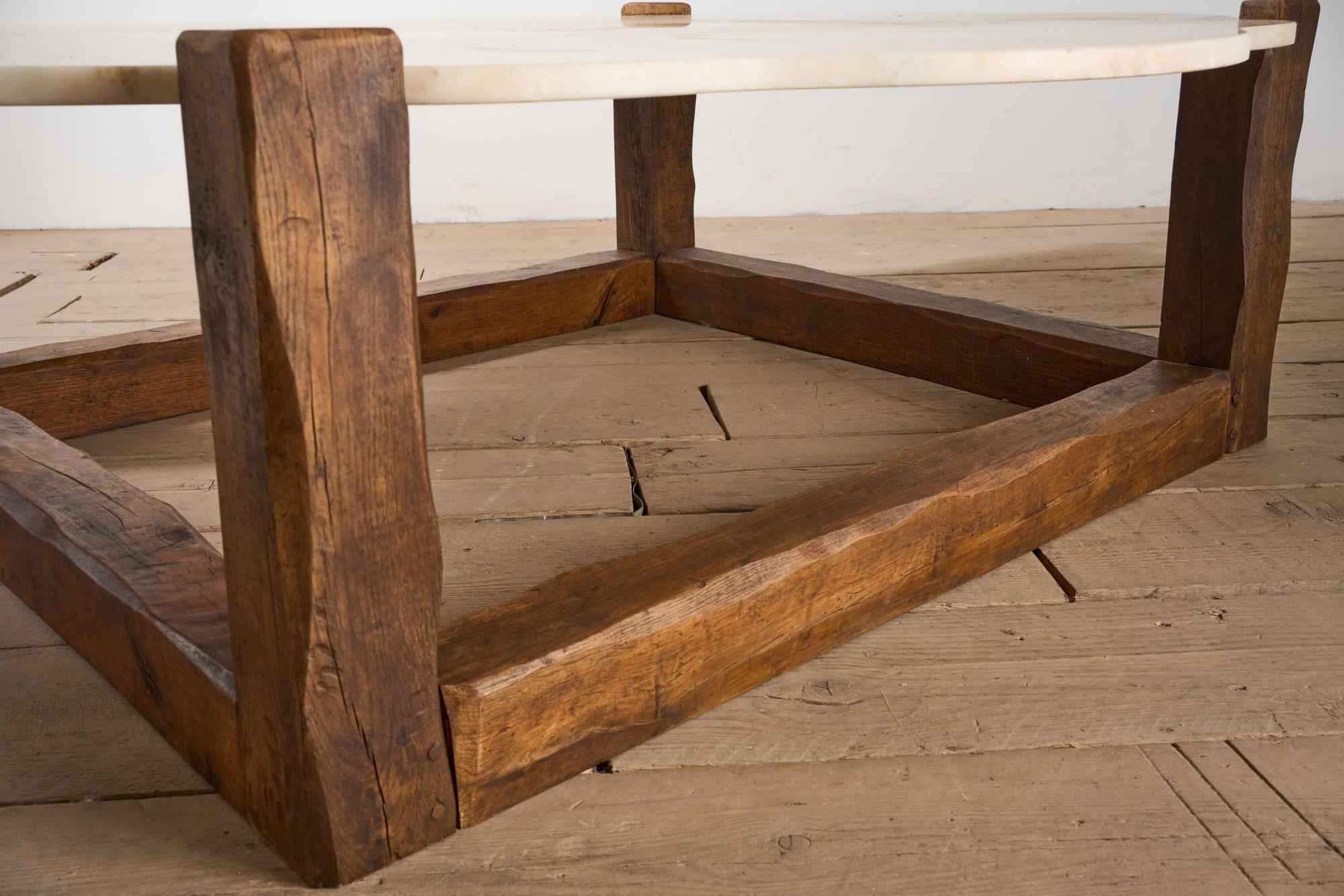 Grande table basse en chêne et pierre polie du milieu du 20e siècle en vente 4