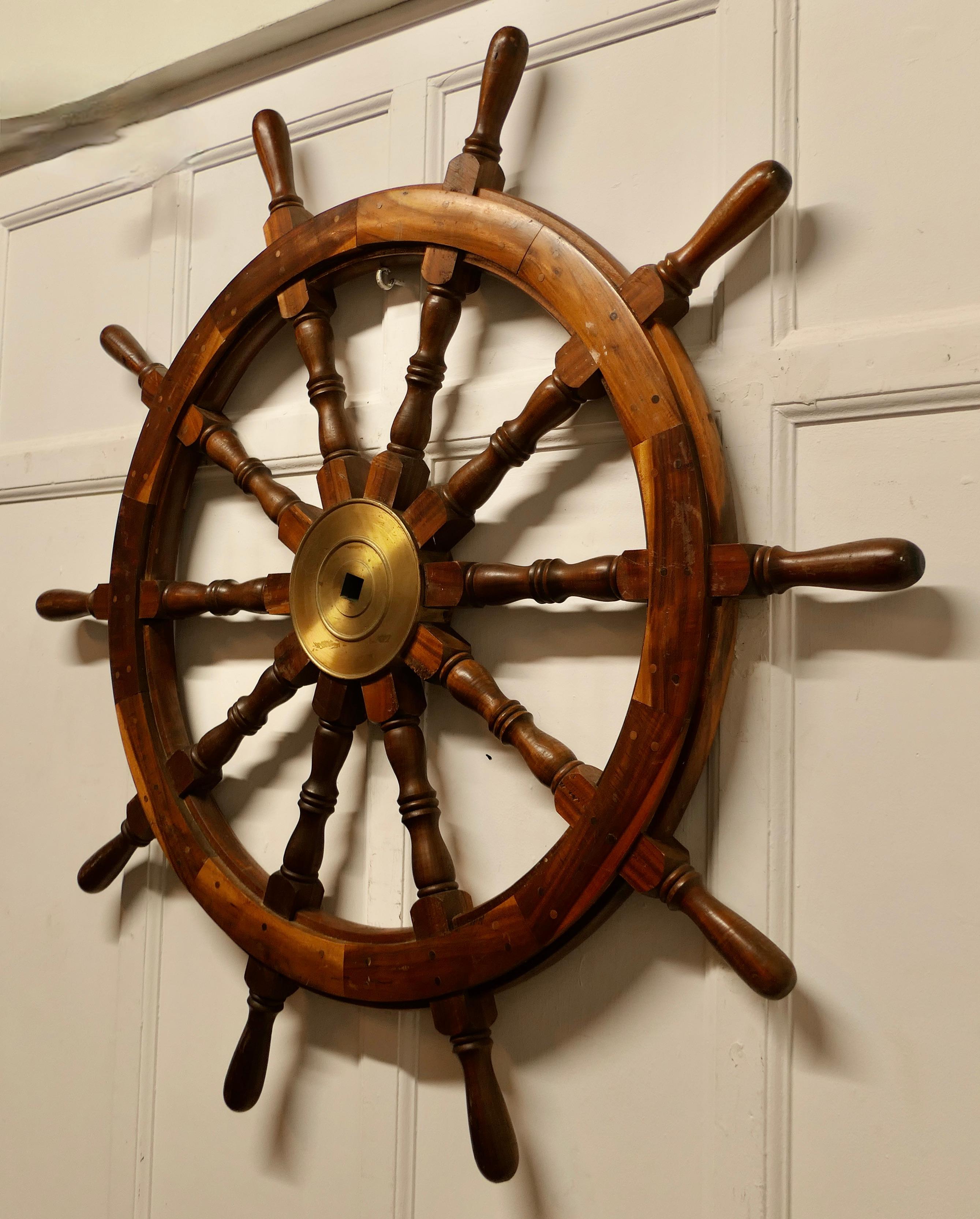 Large Mid 20th Century Teak Ships Wheel  A wonderful decorative piece  In Good Condition For Sale In Chillerton, Isle of Wight