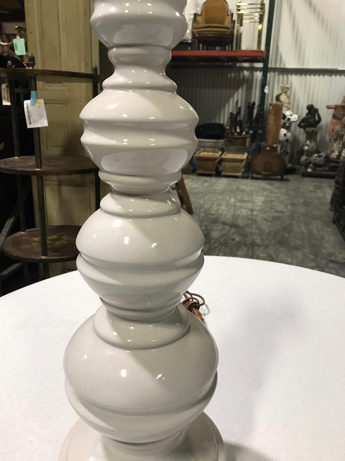 Large Mid-20th Century White Pottery Lamp For Sale 2