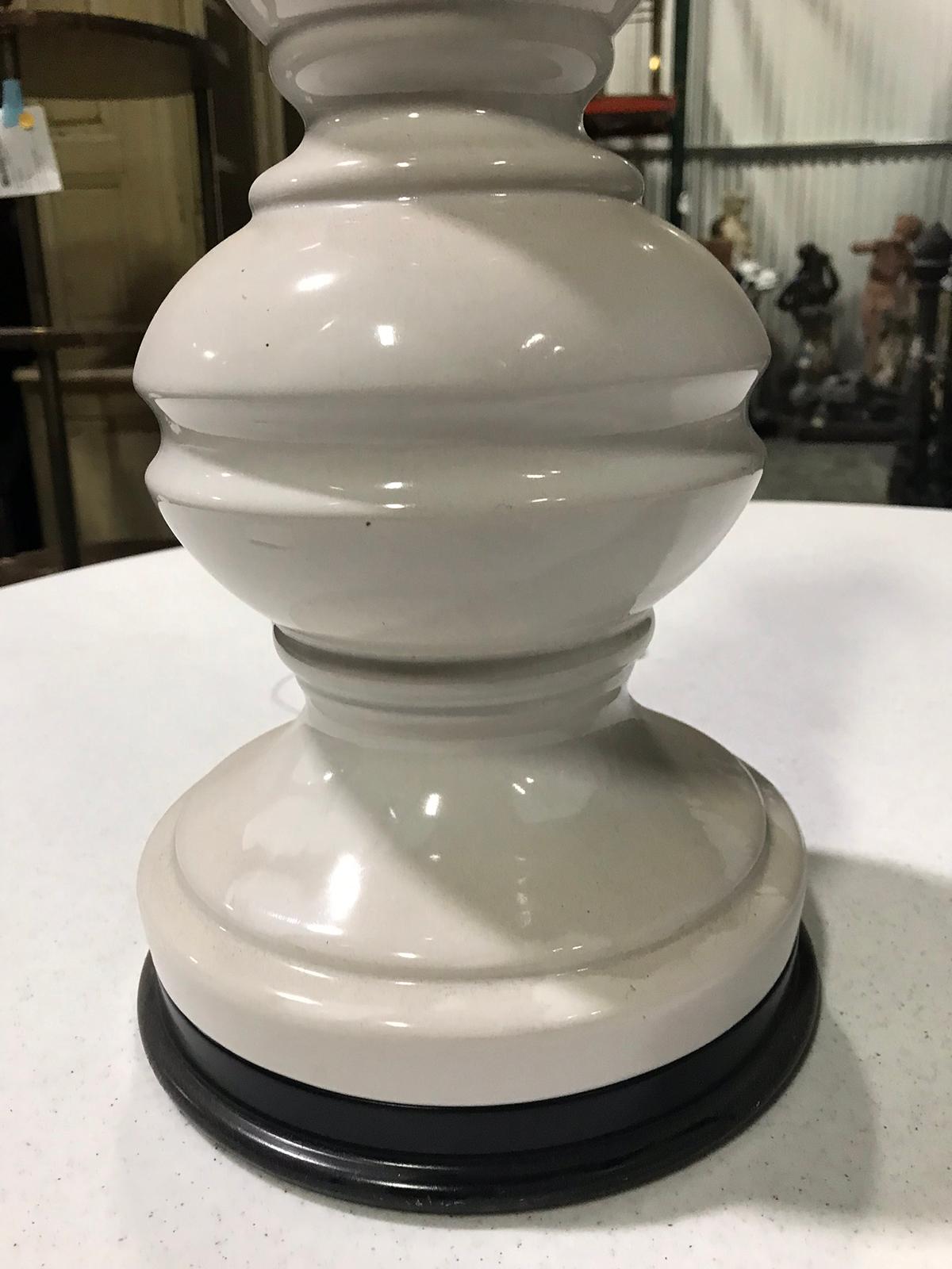 Large Mid-20th Century White Pottery Lamp For Sale 3