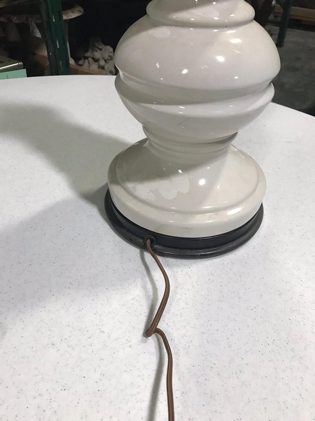 Large Mid-20th Century White Pottery Lamp For Sale 4