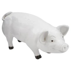 Grande figurine de cochon en céramique émaillée française du milieu du siècle dernier