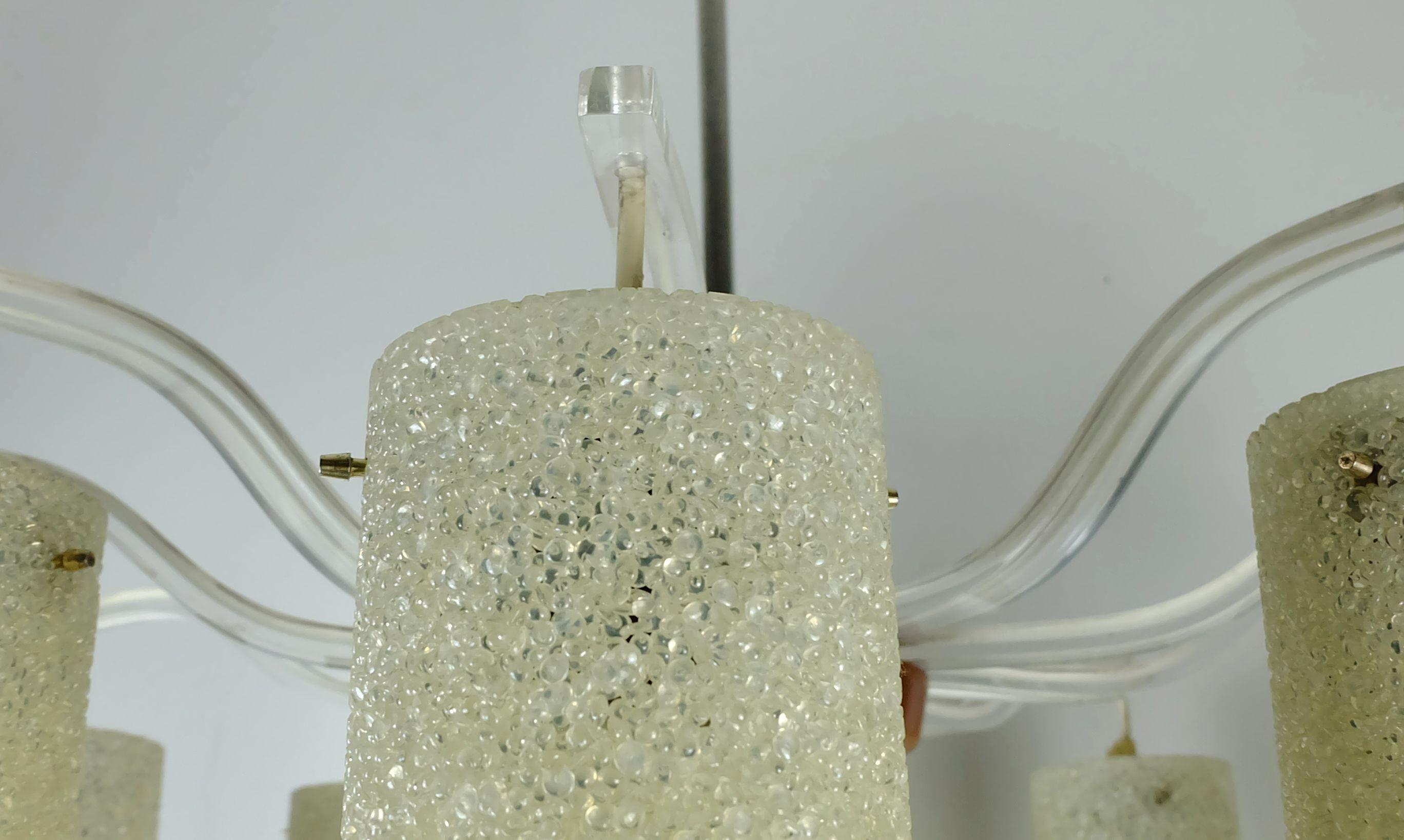 Mid-Century Modern Grands abat-jour CHANDELIER du milieu du siècle dernier à 10 lumières en bakélite acrylique et granules de plastique en vente