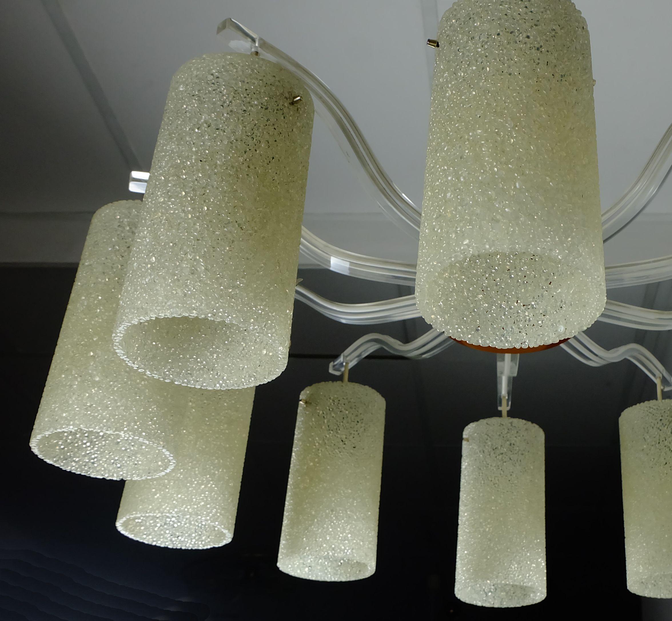 Milieu du XXe siècle Grands abat-jour CHANDELIER du milieu du siècle dernier à 10 lumières en bakélite acrylique et granules de plastique en vente