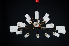 Large Mid-Century 18 arms chandelier in the manner of Arredoluce. Italy 1950s
