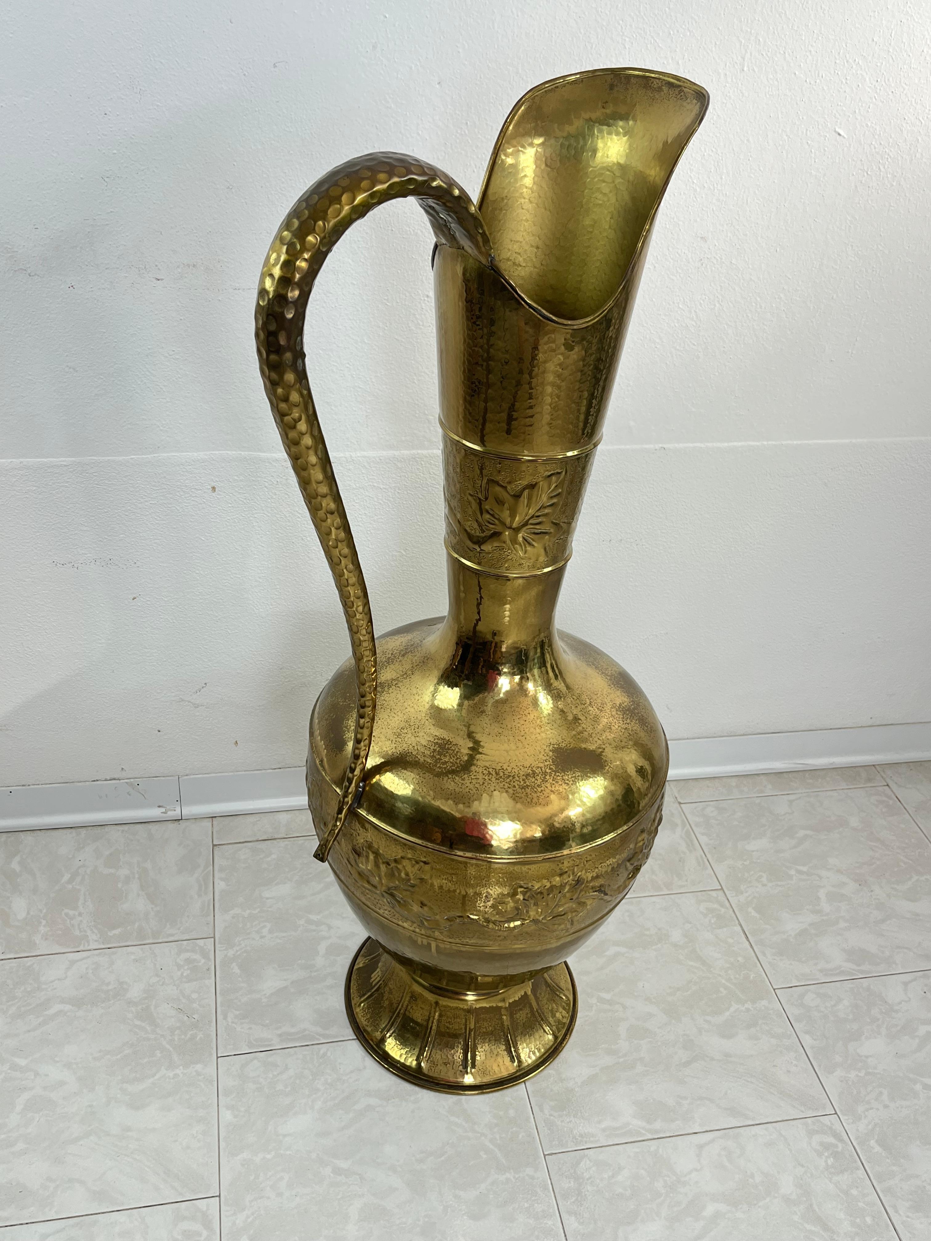Grande Amphora in ottone della metà del secolo 1960 In condizioni buone in vendita a Palermo, IT