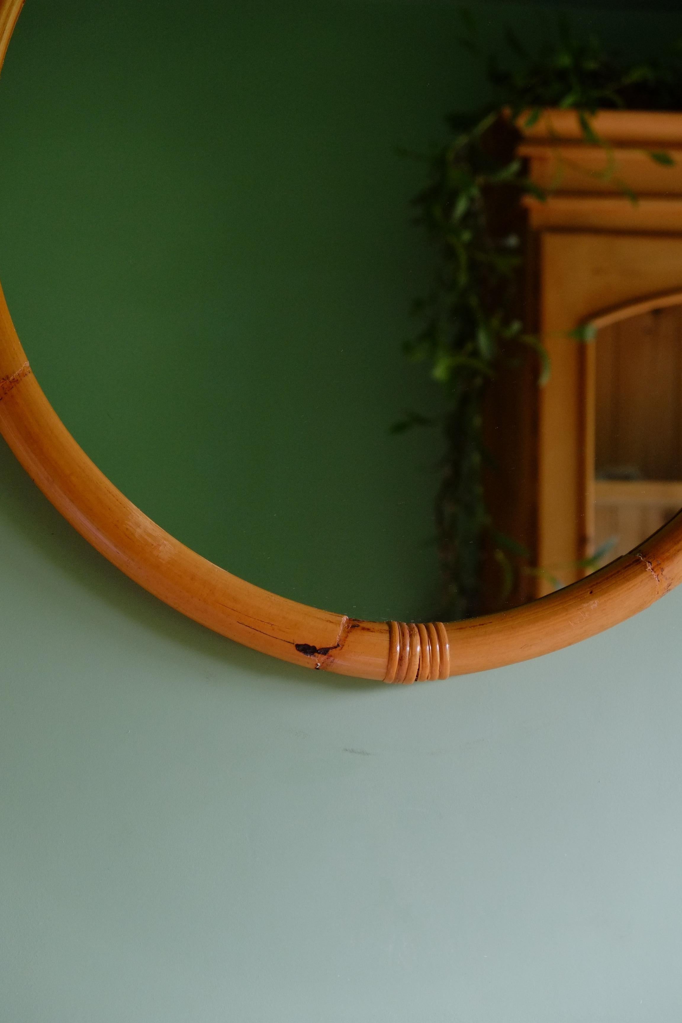 Mid-Century moderno Grande specchio rotondo in bambù della metà del secolo scorso in vendita