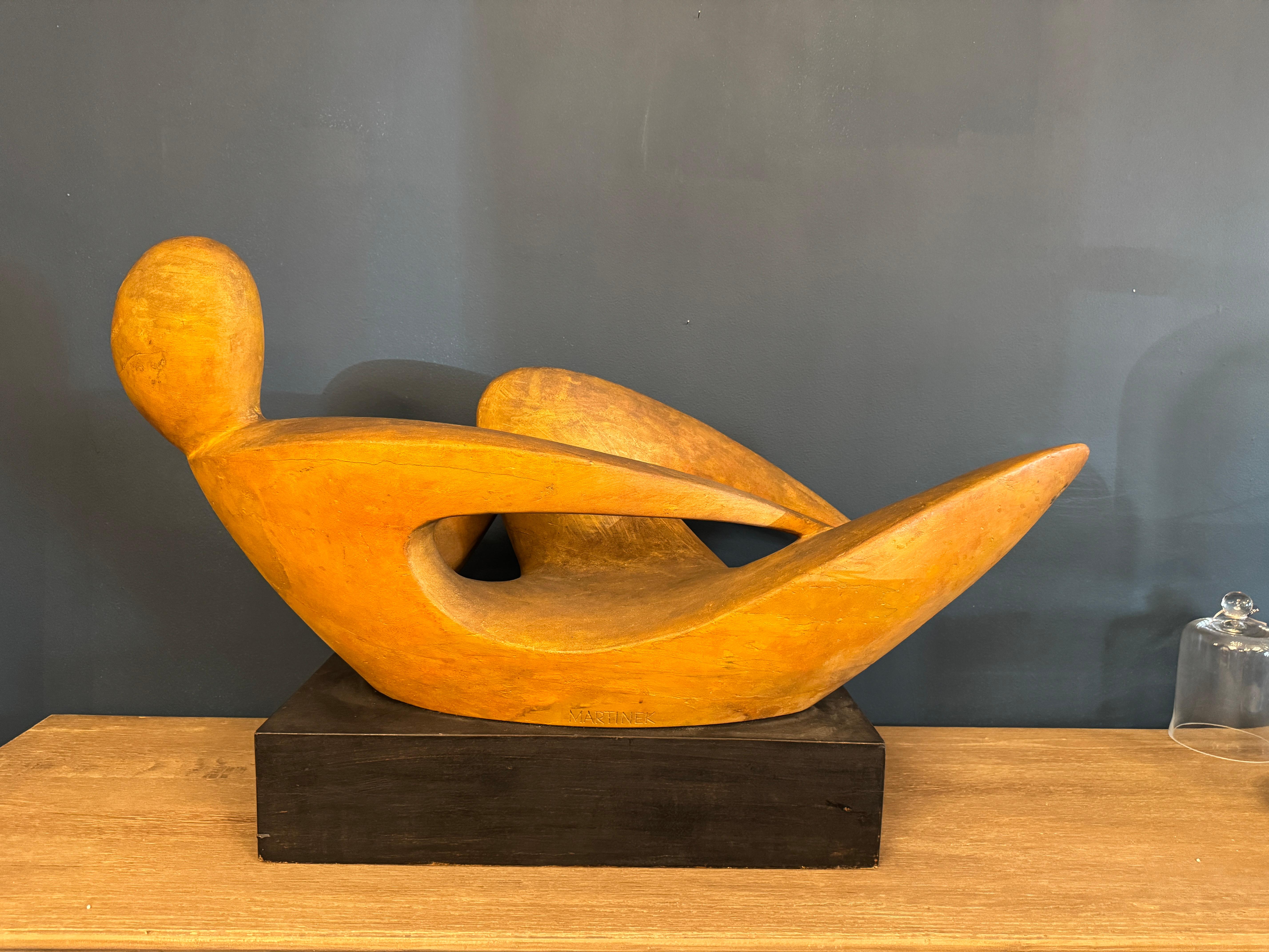 Grande scultura astratta di metà secolo in legno con figura reclinata di Joseph Martinek

Joseph Martinek (1915-1989) è stato uno scultore americano che ha studiato presso la Scuola Industriale Statale d'Arte di Praga, in Cecoslovacchia, dal 1934 al