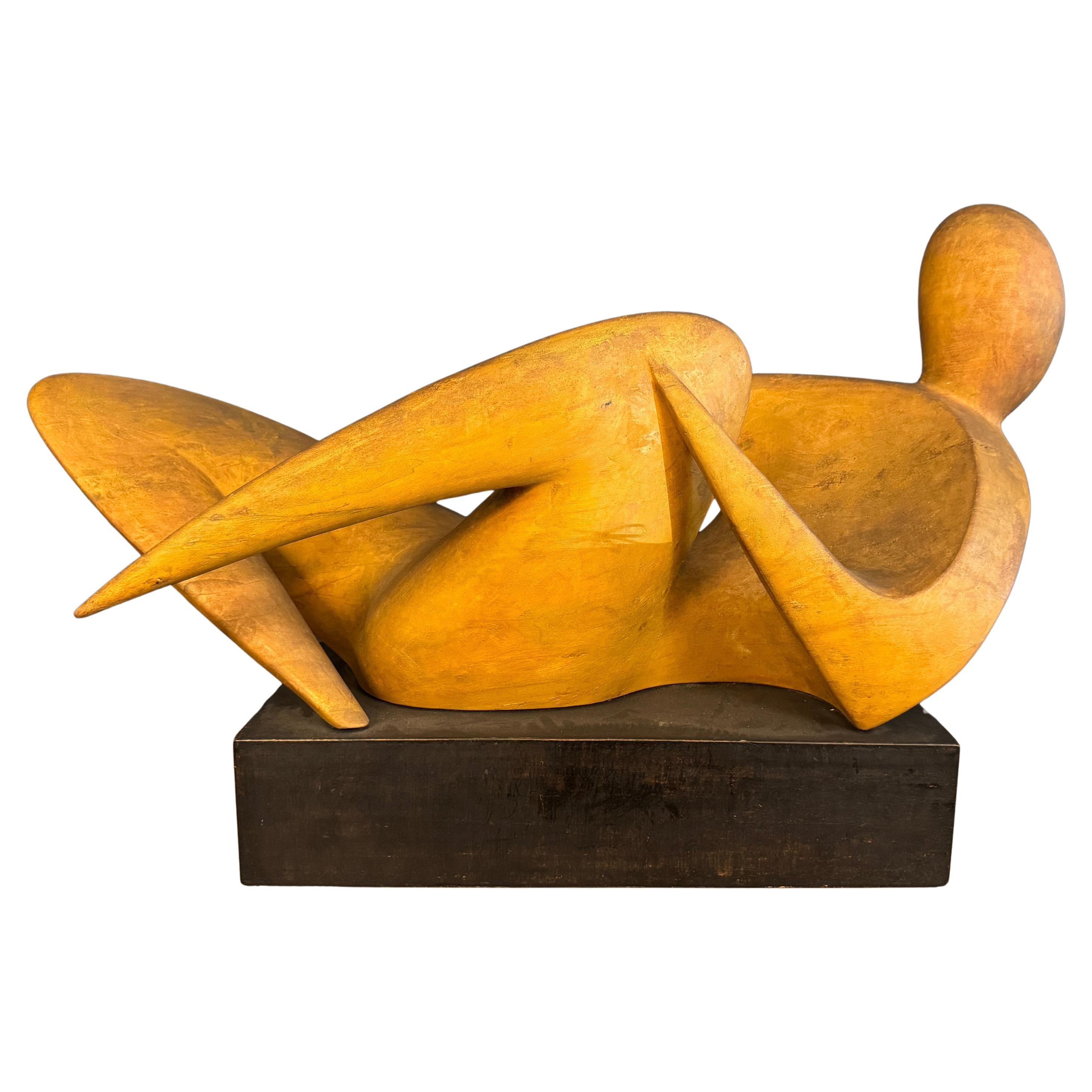 Gran escultura de madera de figura reclinada abstracta de mediados de siglo de Joseph Martinek