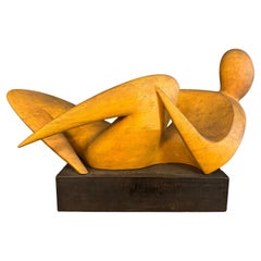 Gran escultura de madera de figura reclinada abstracta de mediados de siglo de Joseph Martinek