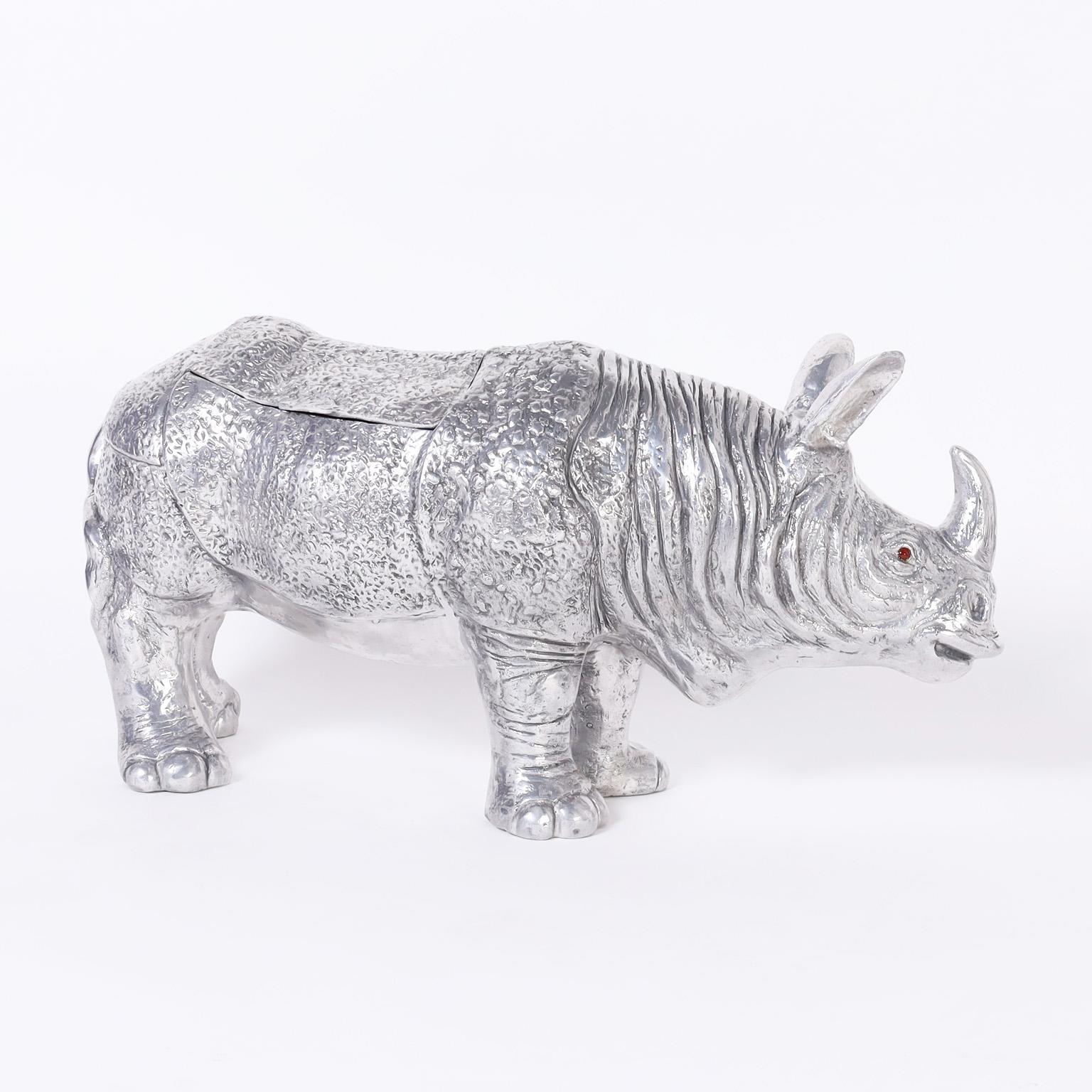 Mid-Century Modern Grande sculpture de rhinocéros à couvercle en aluminium du milieu du siècle dernier en vente