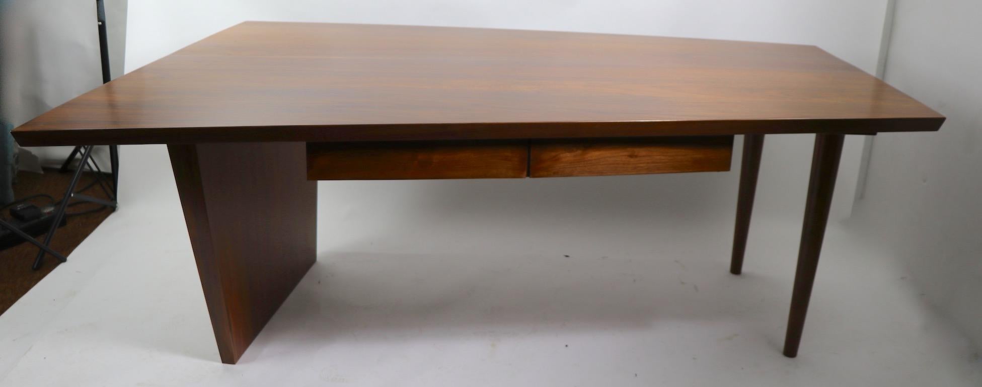 Large Mid Century Asymmetrical Desk In Excellent Condition In New York, NY