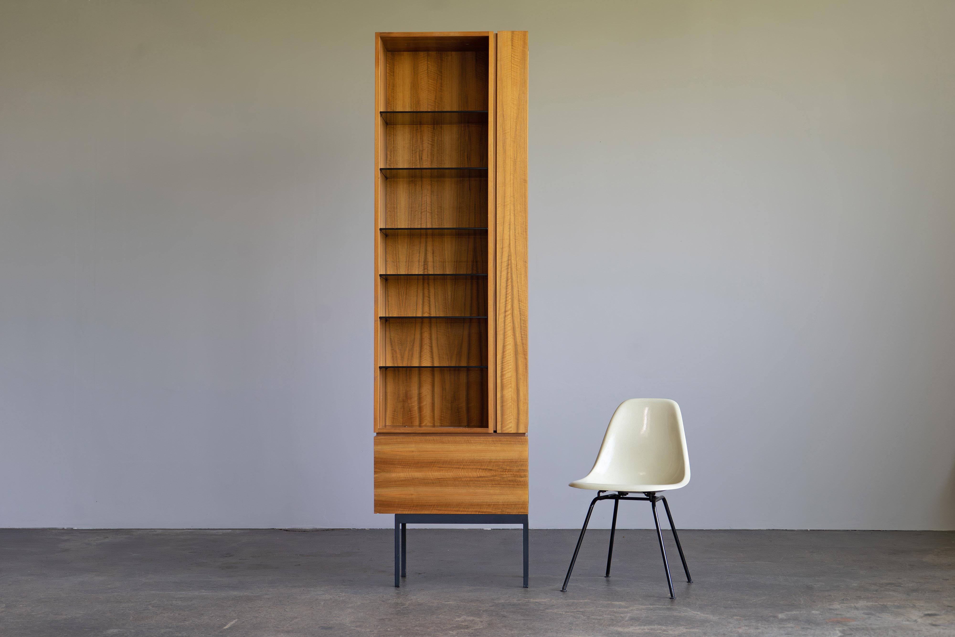 Exceptional walnut shelving unit on a lacquered steel frame. The shelf is characterized by its unusual height and the shelves made of thick smoked glass. It can be set up both right-handed and left-handed.