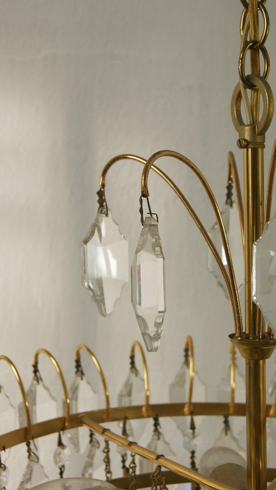 Hollywood Regency Grande lampada da soffitto di metà secolo in ottone e vetro di cristallo di Palwa in vendita