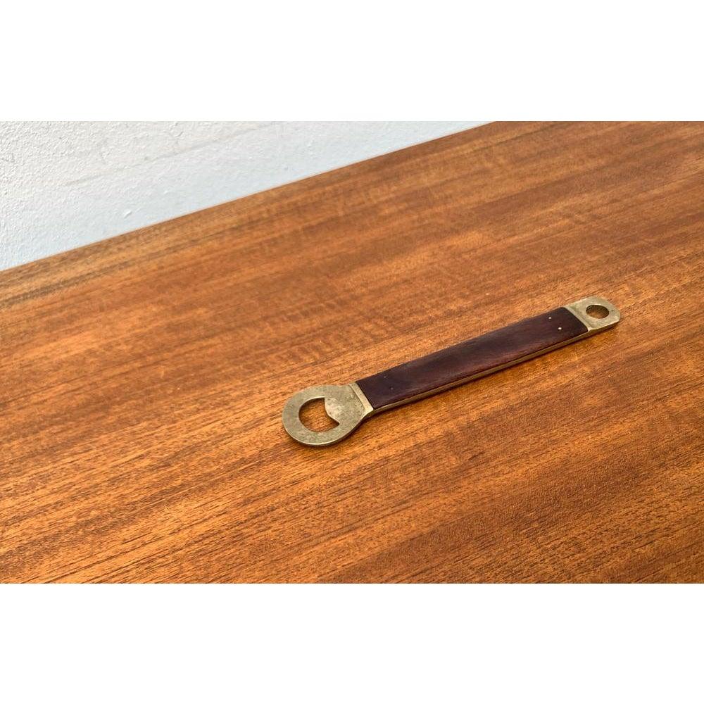 Mid-Century Modern Grand décapsuleur en laiton et teck du milieu du siècle, années 1960 en vente