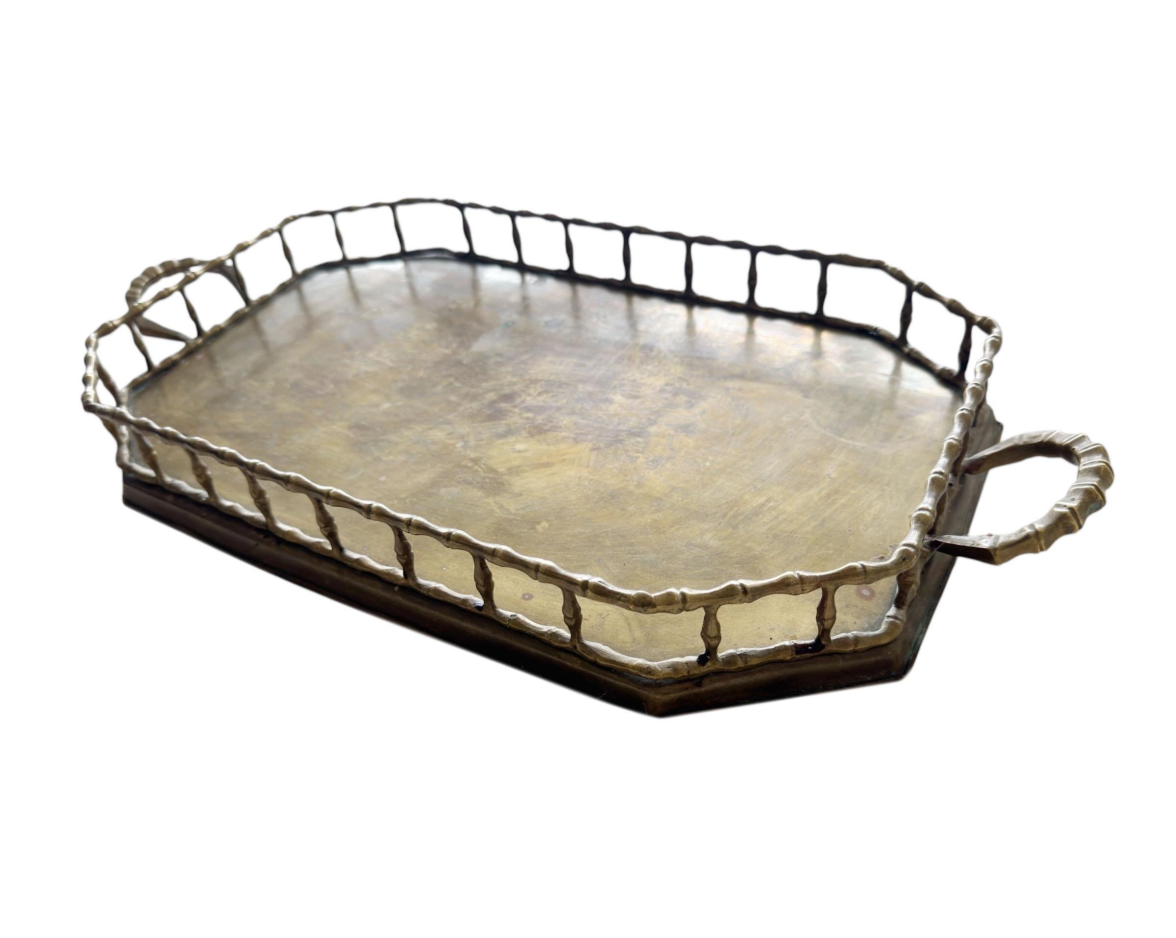 Große Mid Century Messing Bambus Stil Tablett (amerikanisch) im Angebot