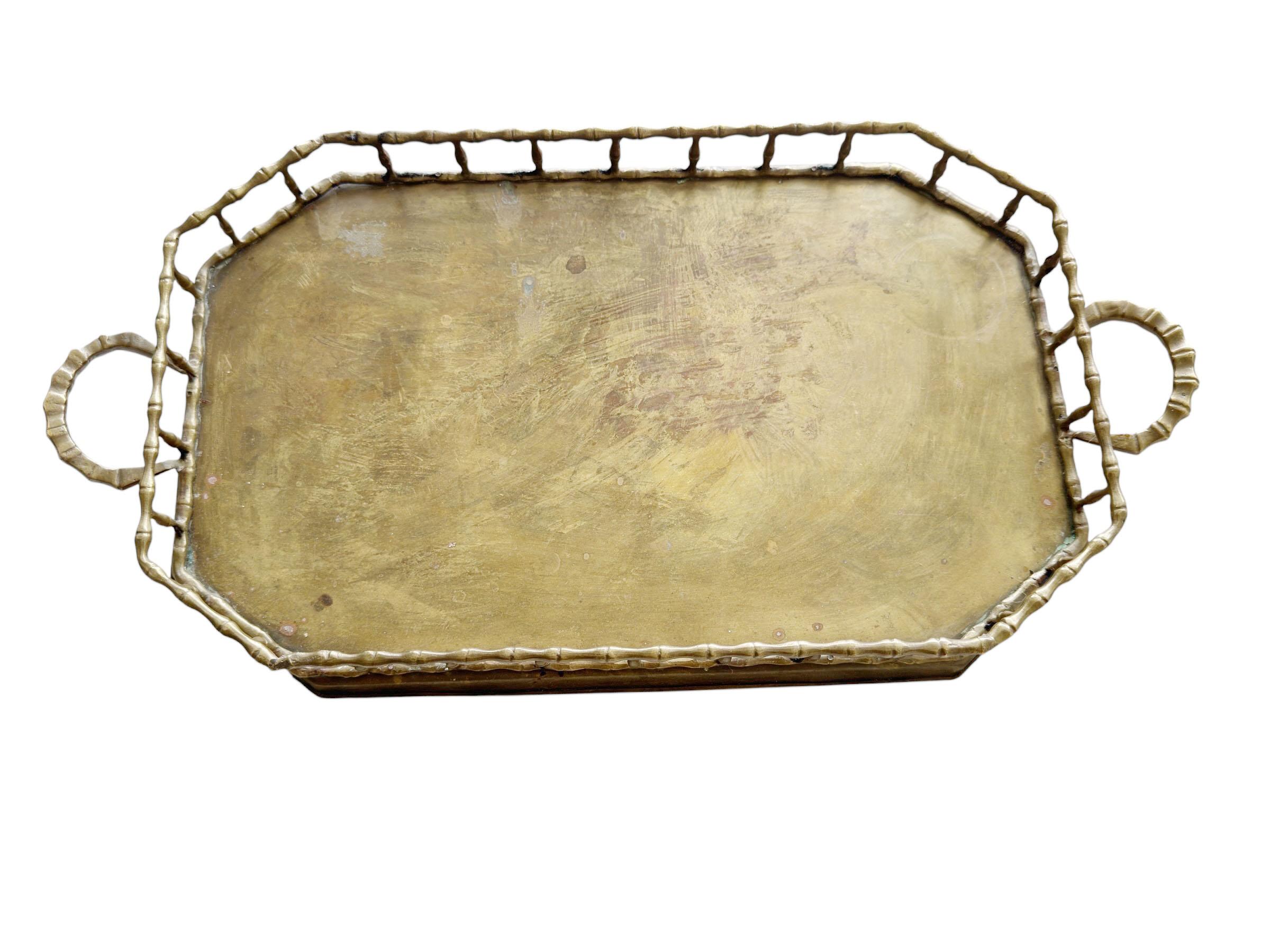 Große Mid Century Messing Bambus Stil Tablett (Mitte des 20. Jahrhunderts) im Angebot