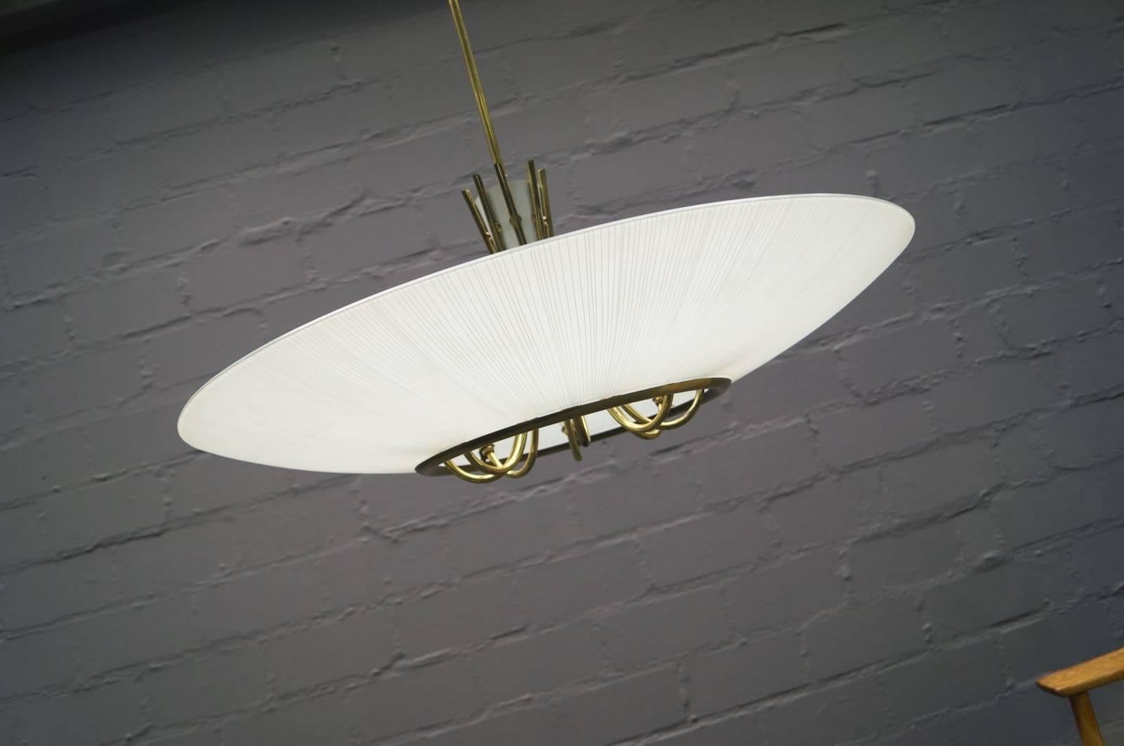 Large Midcentury Brass Chandelier In Good Condition For Sale In Vienna, AT