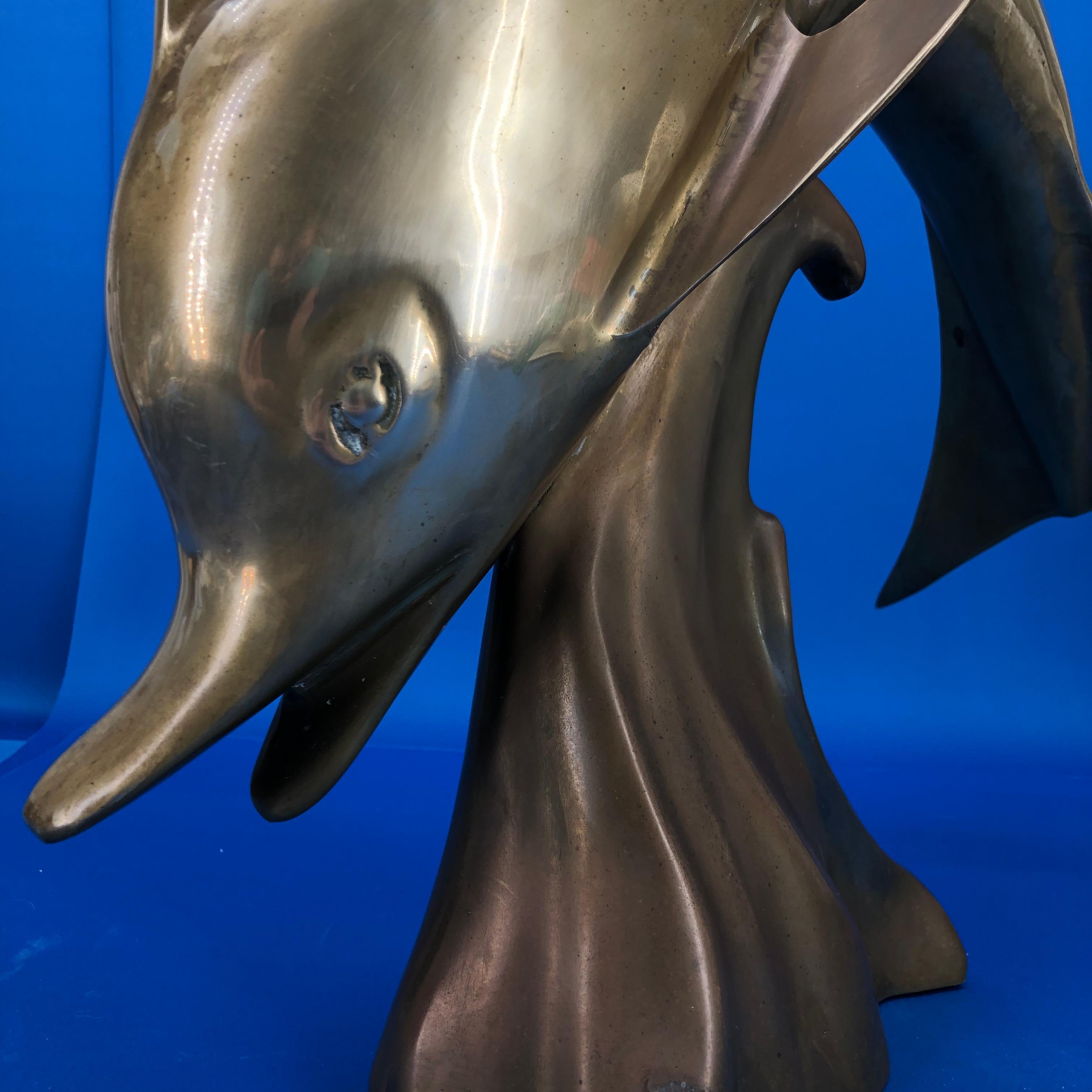 XX secolo Large Midcentury Brass Sculpture Of A Jumping Dolphin in vendita