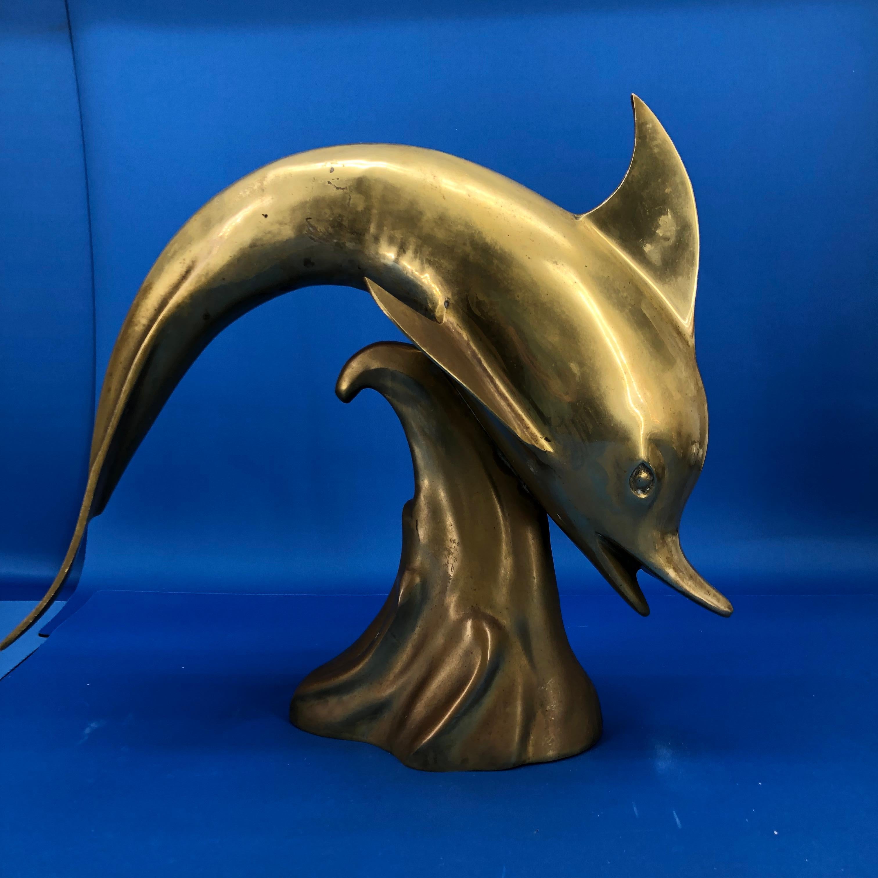 Large Midcentury Brass Sculpture Of A Jumping Dolphin in vendita 1
