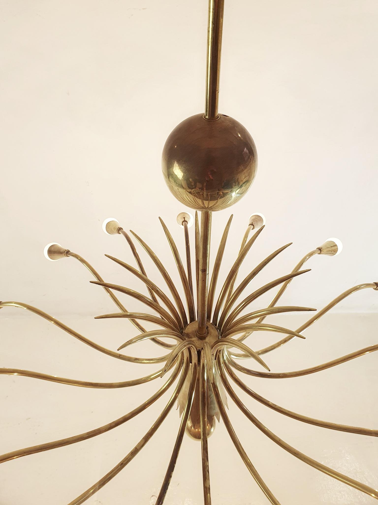 Large Mid Century Brass Sixteen-Arm Chandelier Italy For Sale 2