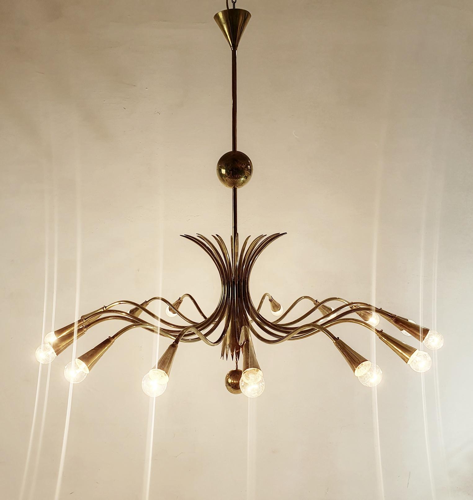 Large Mid Century Brass Sixteen-Arm Chandelier Italy For Sale 3