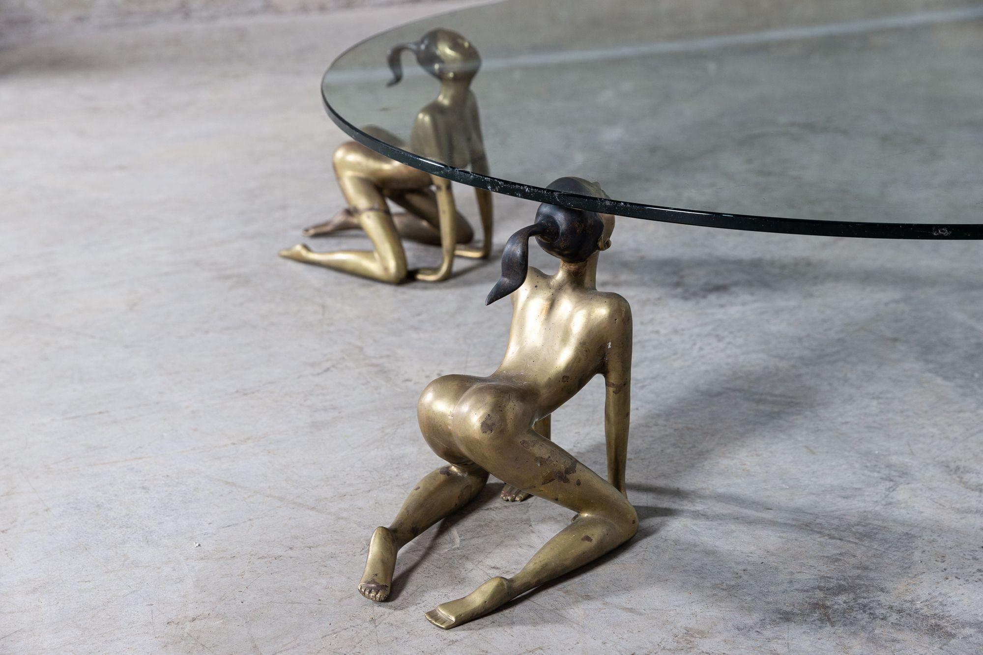 vers le milieu du 20e siècle
Grande table basse en bronze nude du milieu du siècle
sku 1378
L110 x D110 x H30cm
