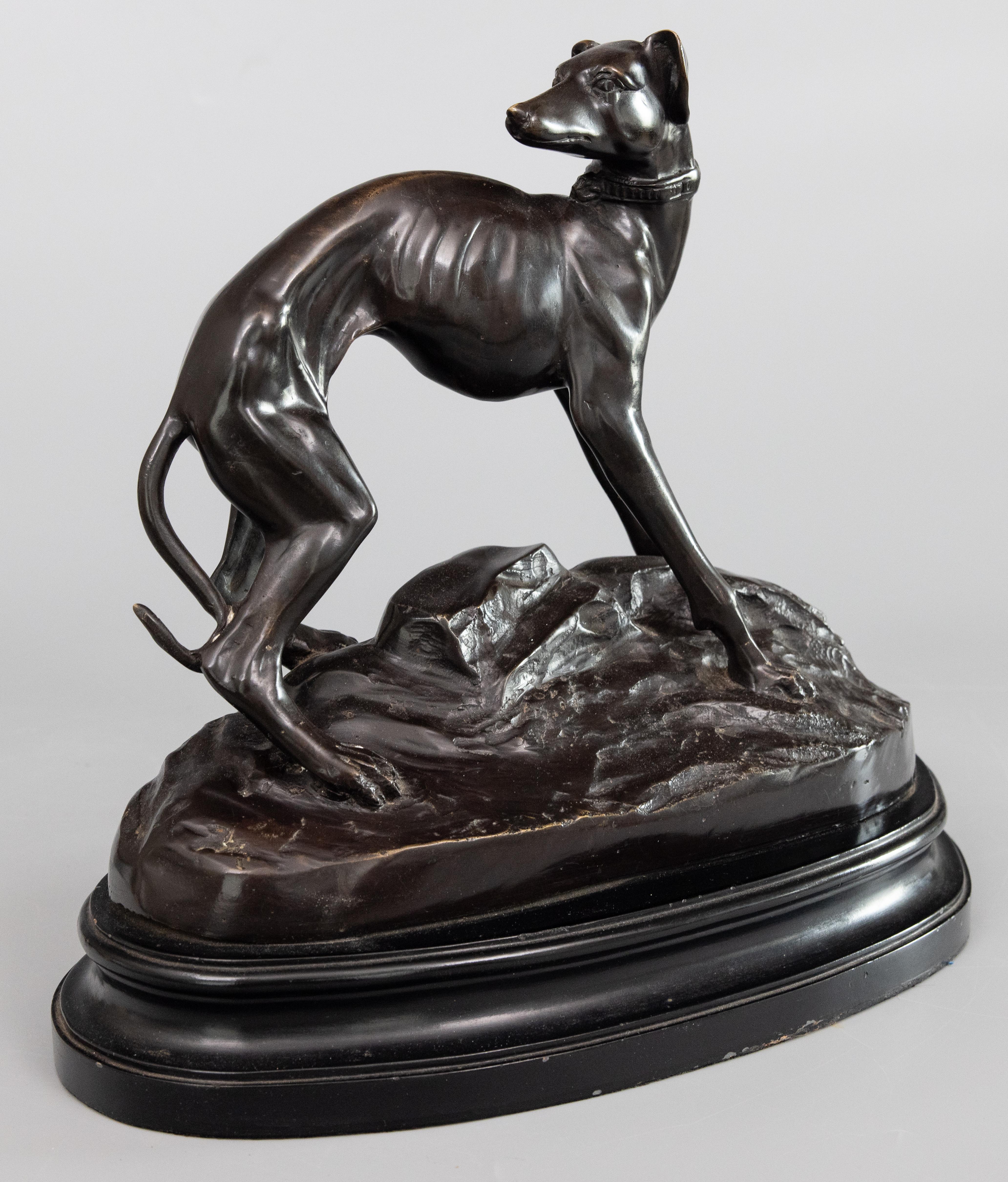Britannico Scultura di cane Greyhound Whippet di grandi dimensioni in bronzo di metà secolo in vendita