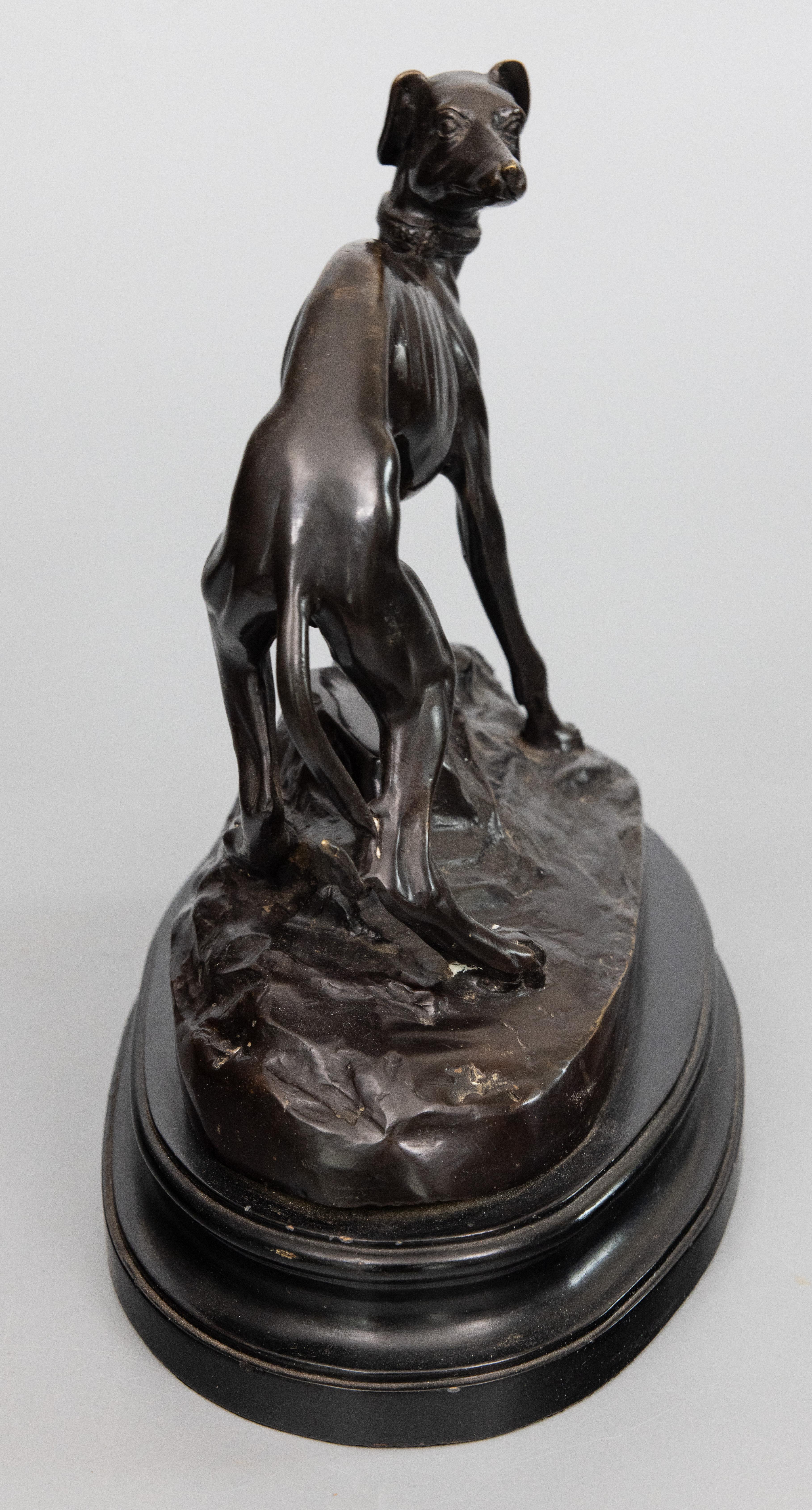 XX secolo Scultura di cane Greyhound Whippet di grandi dimensioni in bronzo di metà secolo in vendita