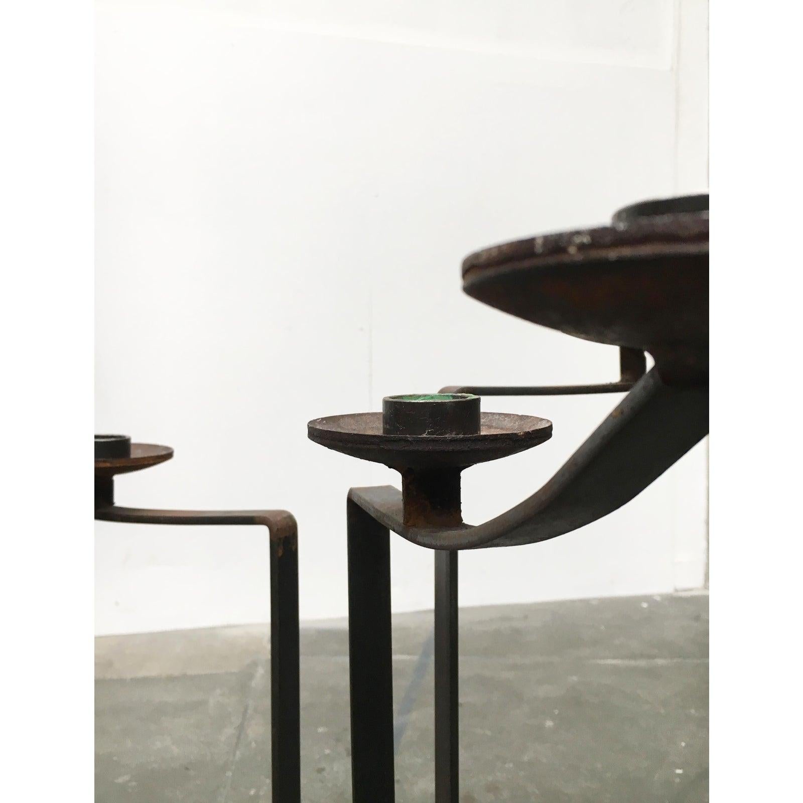 Großer brutalistischer Metall-Kerzenhalter aus der Jahrhundertmitte, 1960er Jahre (20. Jahrhundert) im Angebot