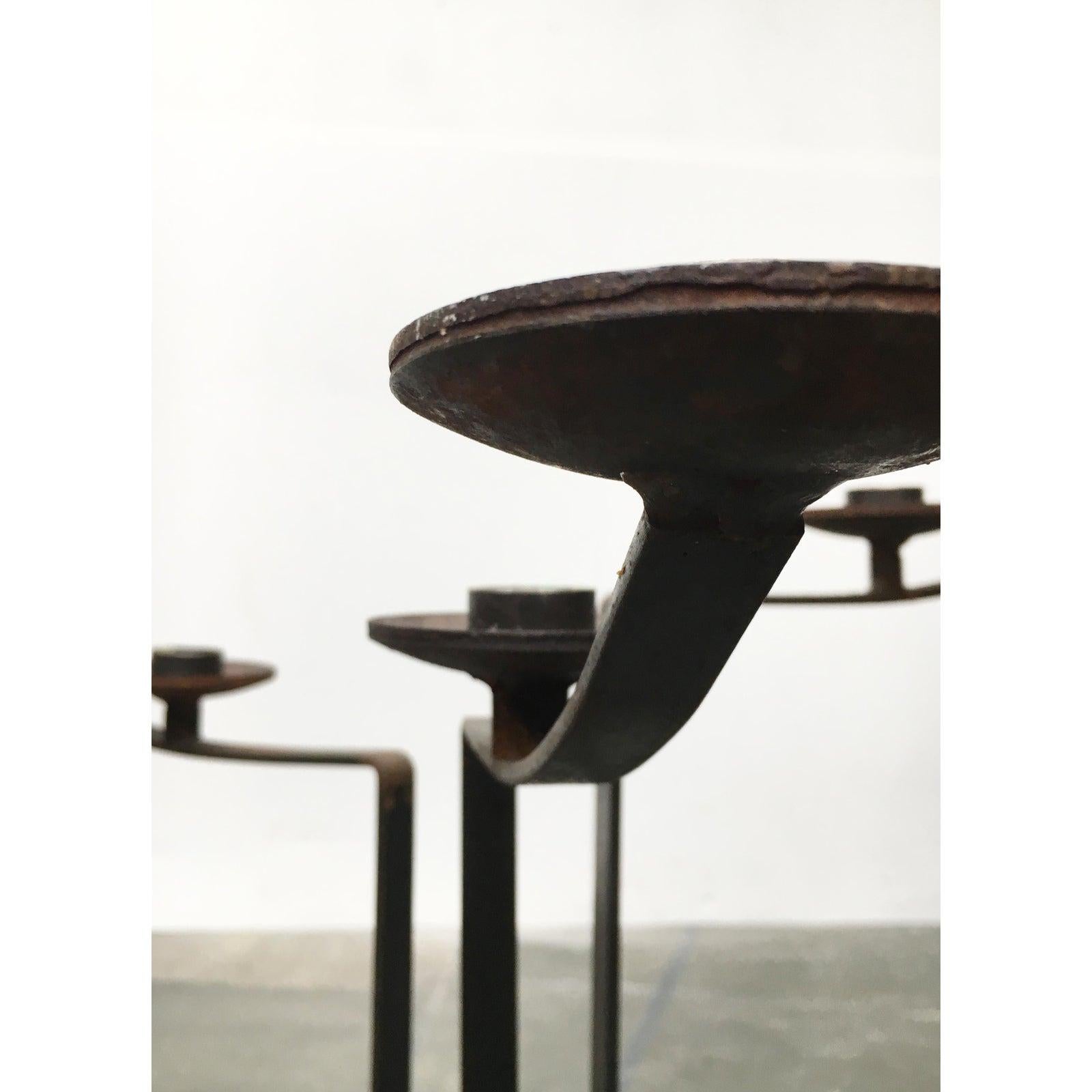 Großer brutalistischer Metall-Kerzenhalter aus der Jahrhundertmitte, 1960er Jahre im Angebot 4
