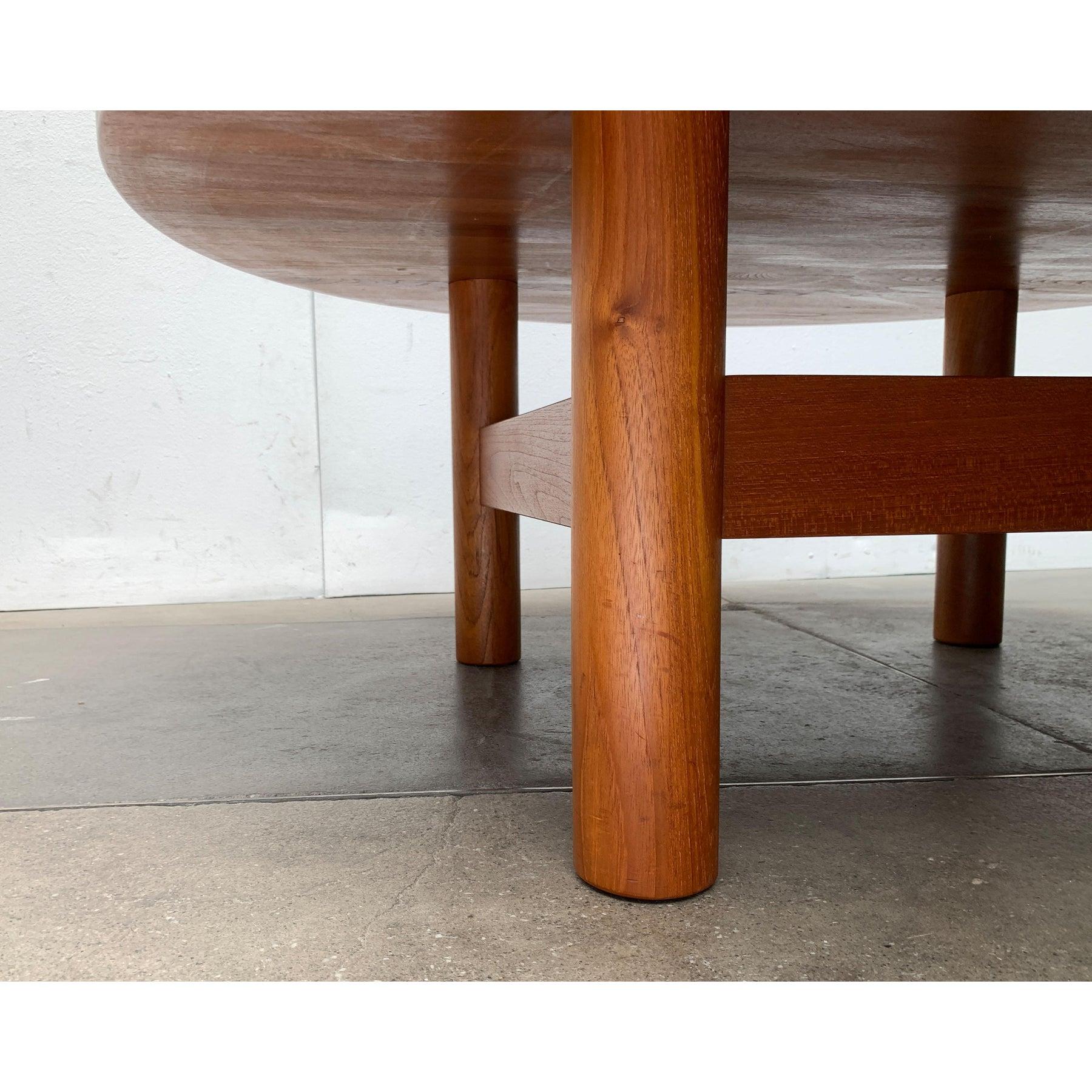 Grande tavolino brutalista di metà secolo in teak massiccio, anni '60 in vendita 3