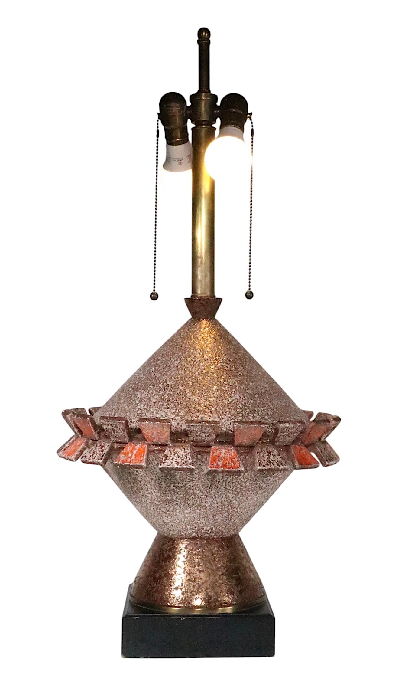 Américain Large Mid Century Brutalist Style Textured Ceramic Table Lamp c 1950/60's en vente