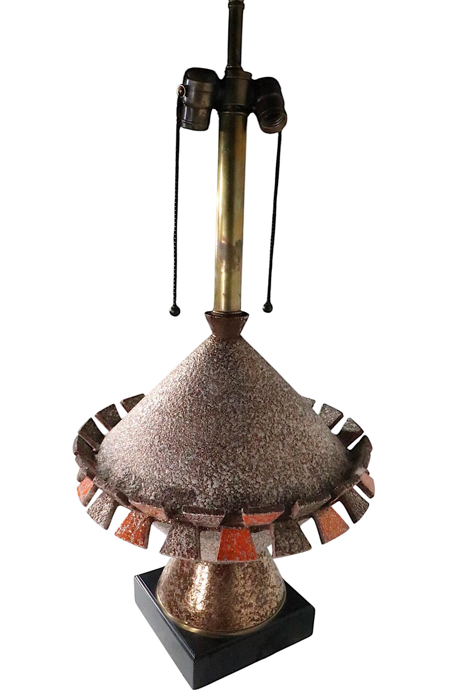 20ième siècle Large Mid Century Brutalist Style Textured Ceramic Table Lamp c 1950/60's en vente